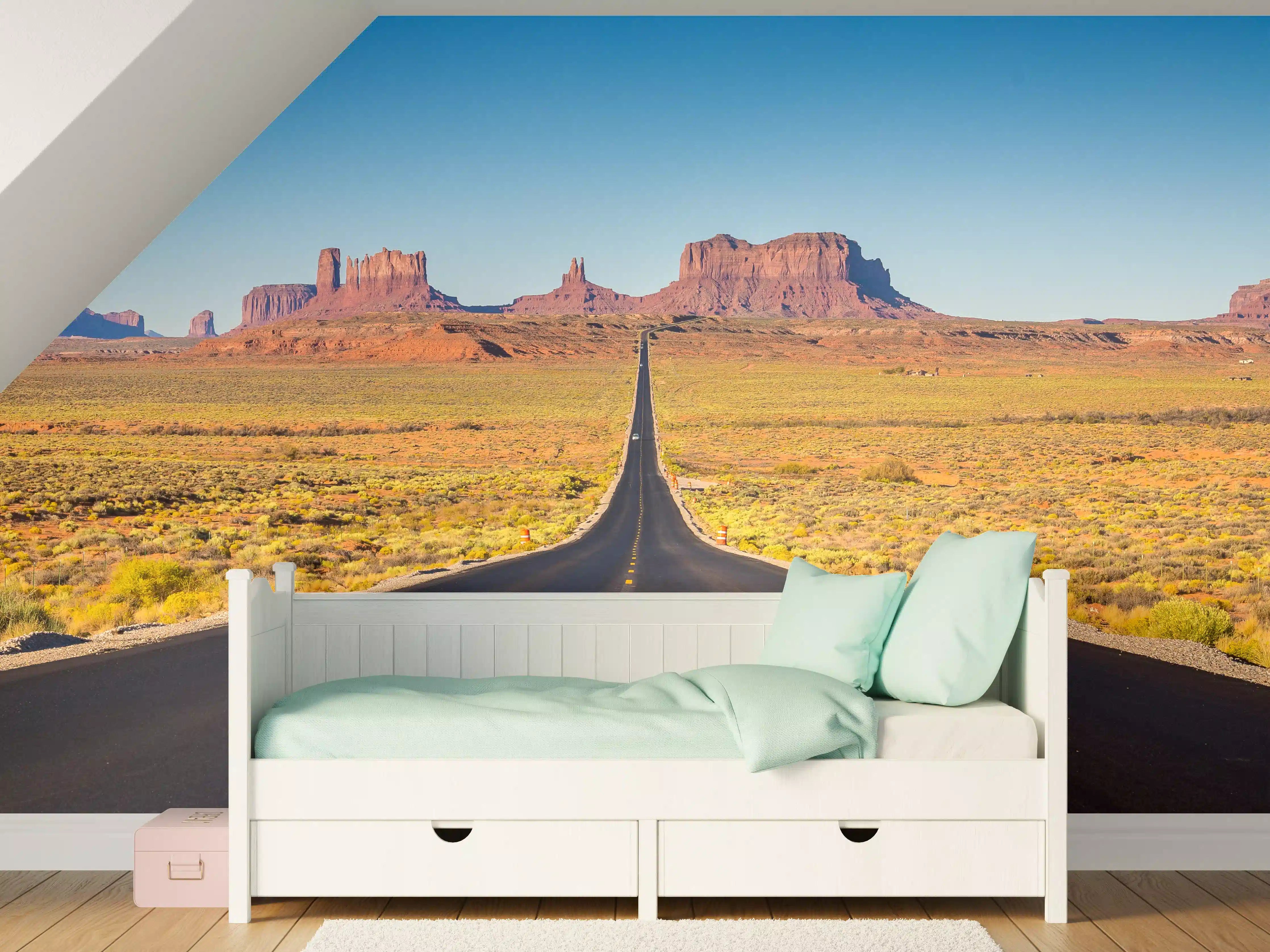 Kinderzimmer Wandgestaltung - Wüstenstraße mit Monument Valley im Hintergrund
