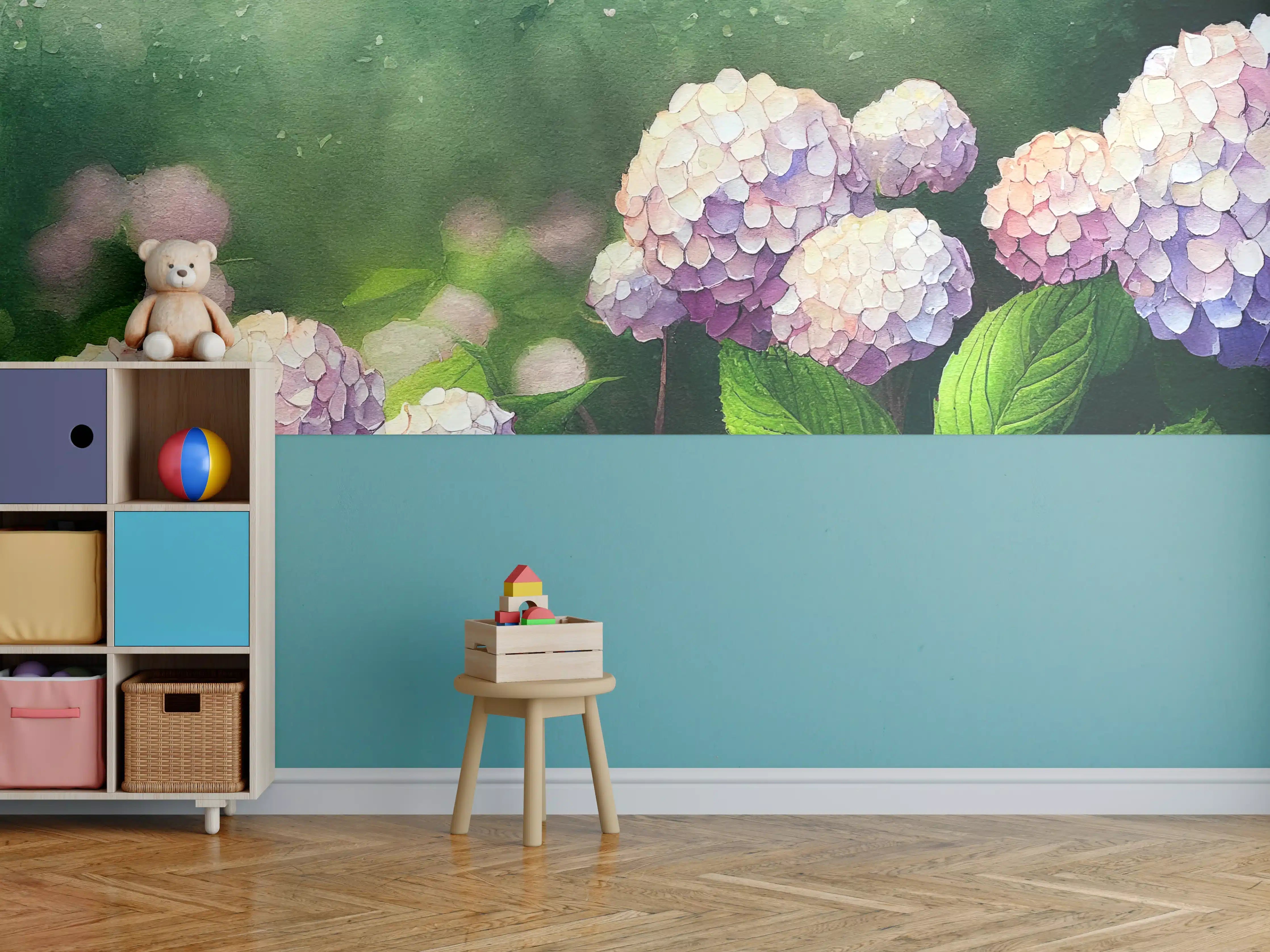 Kinderzimmer Wandgestaltung - Zarte Hortensien vor grünem Hintergrund
