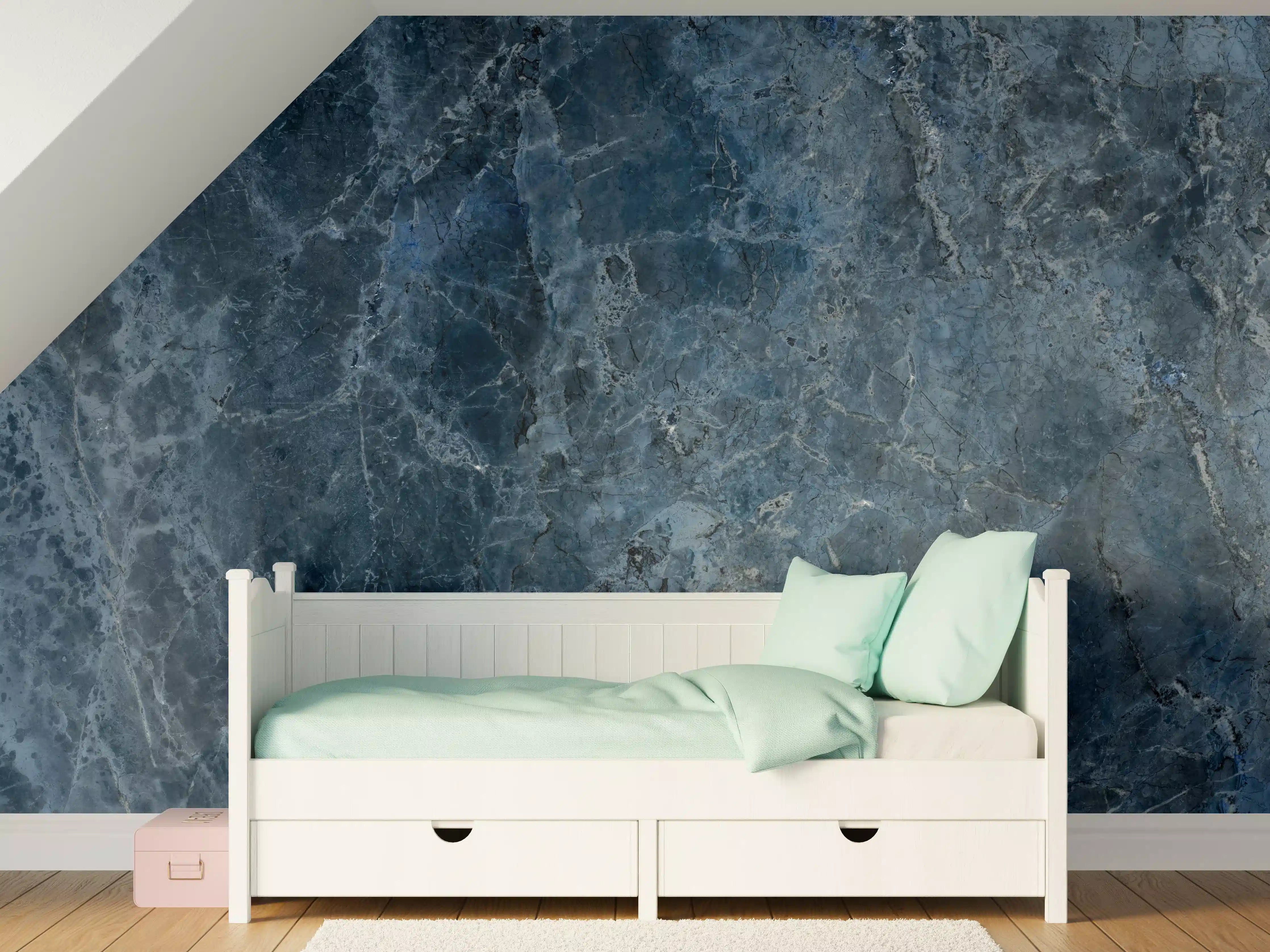 Kinderzimmer Wandgestaltung - dunkelblaue Marmor Steinstruktur