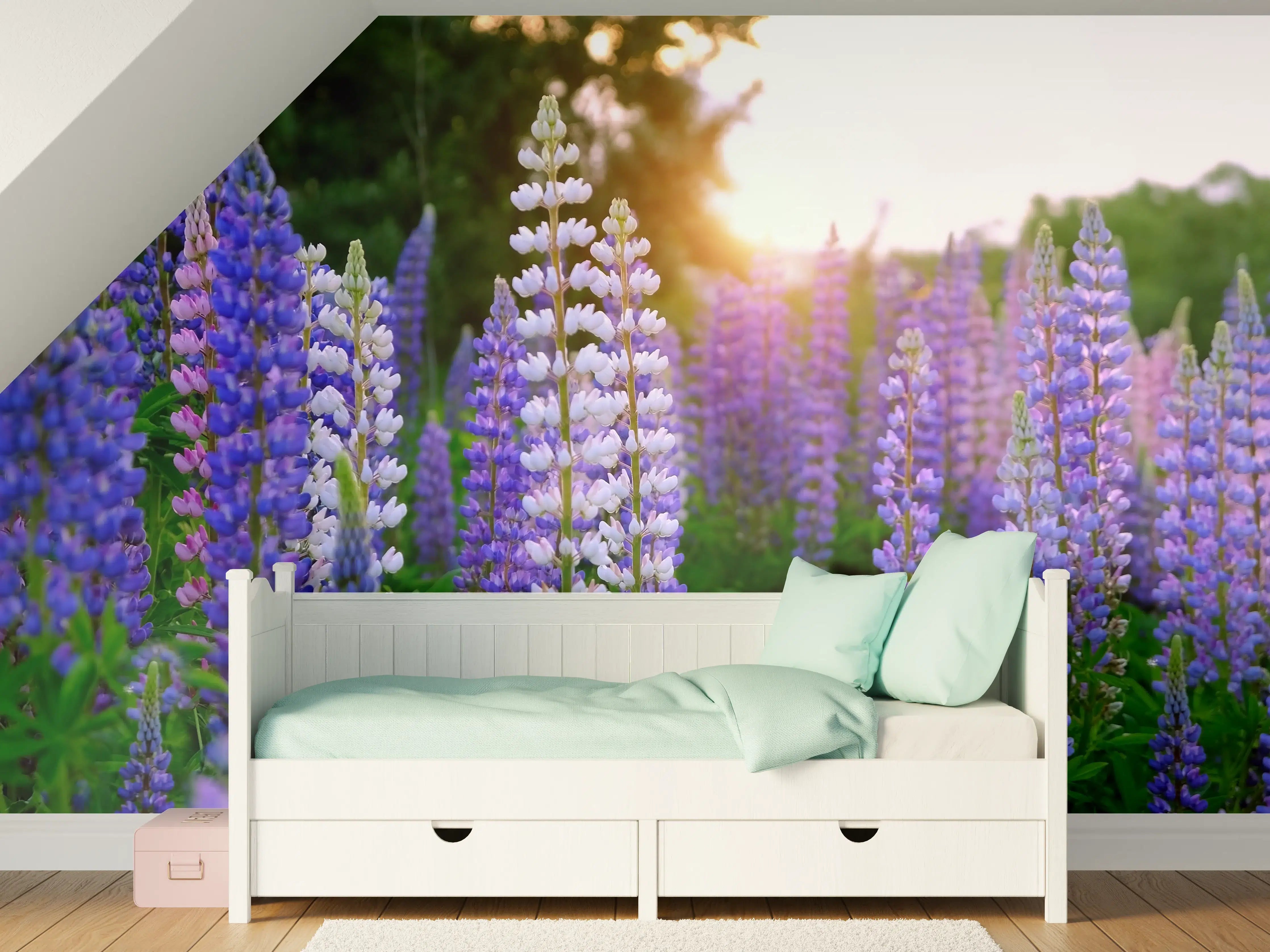 Kinderzimmer Wandgestaltung - lila-rosa Lupine Blumen