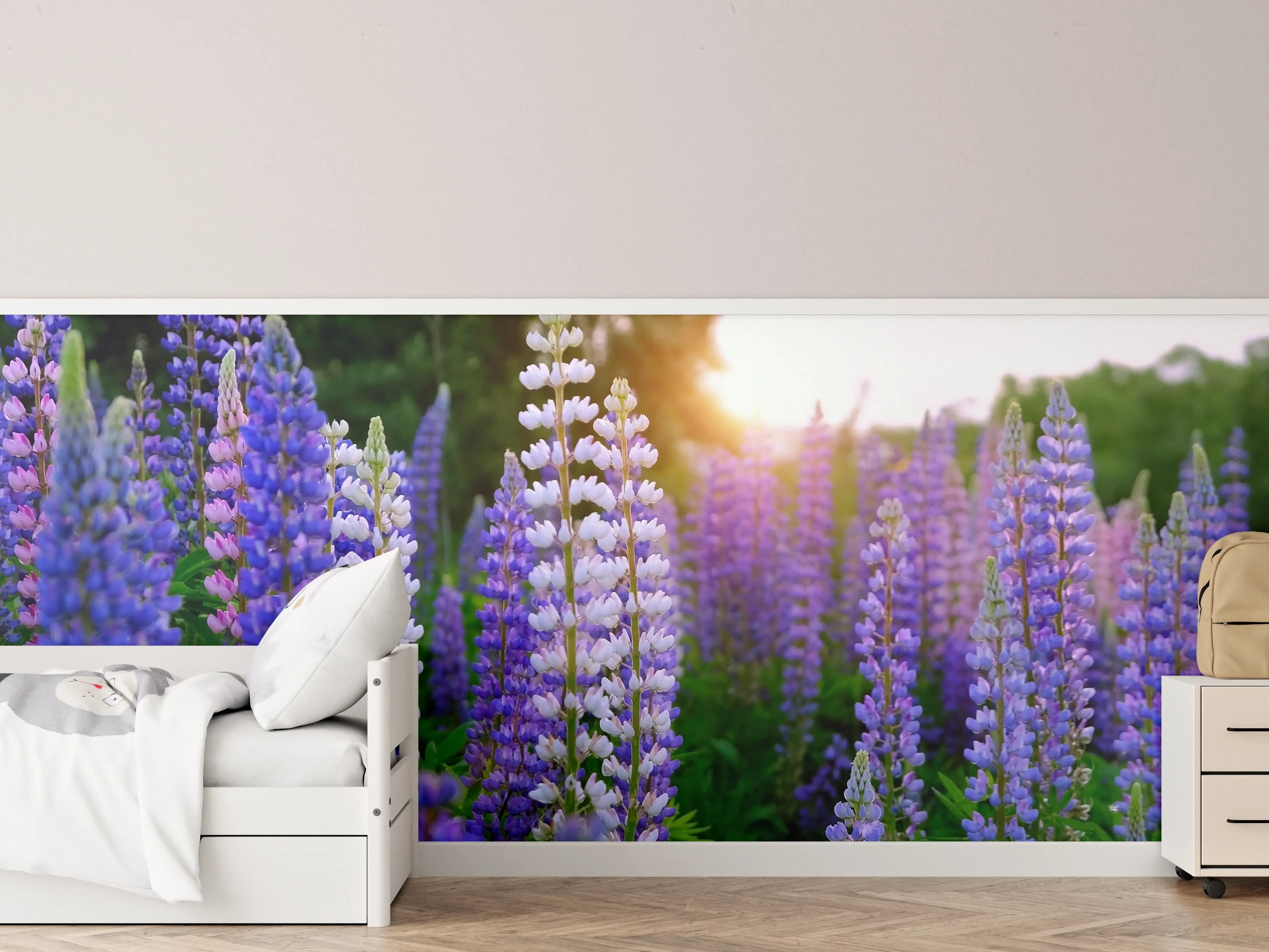 Kinderzimmer Wandgestaltung - lila-rosa Lupine Blumen