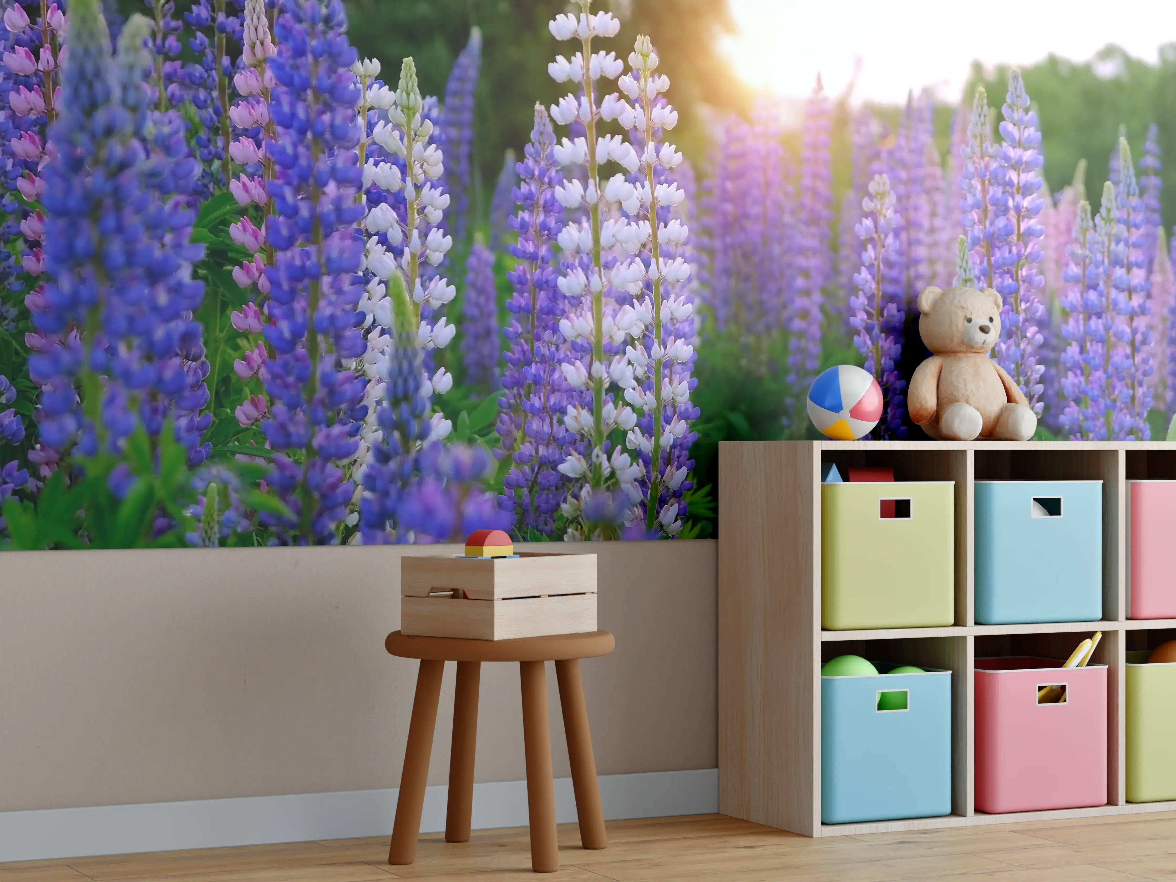 Kinderzimmer Wandgestaltung - lila-rosa Lupine Blumen