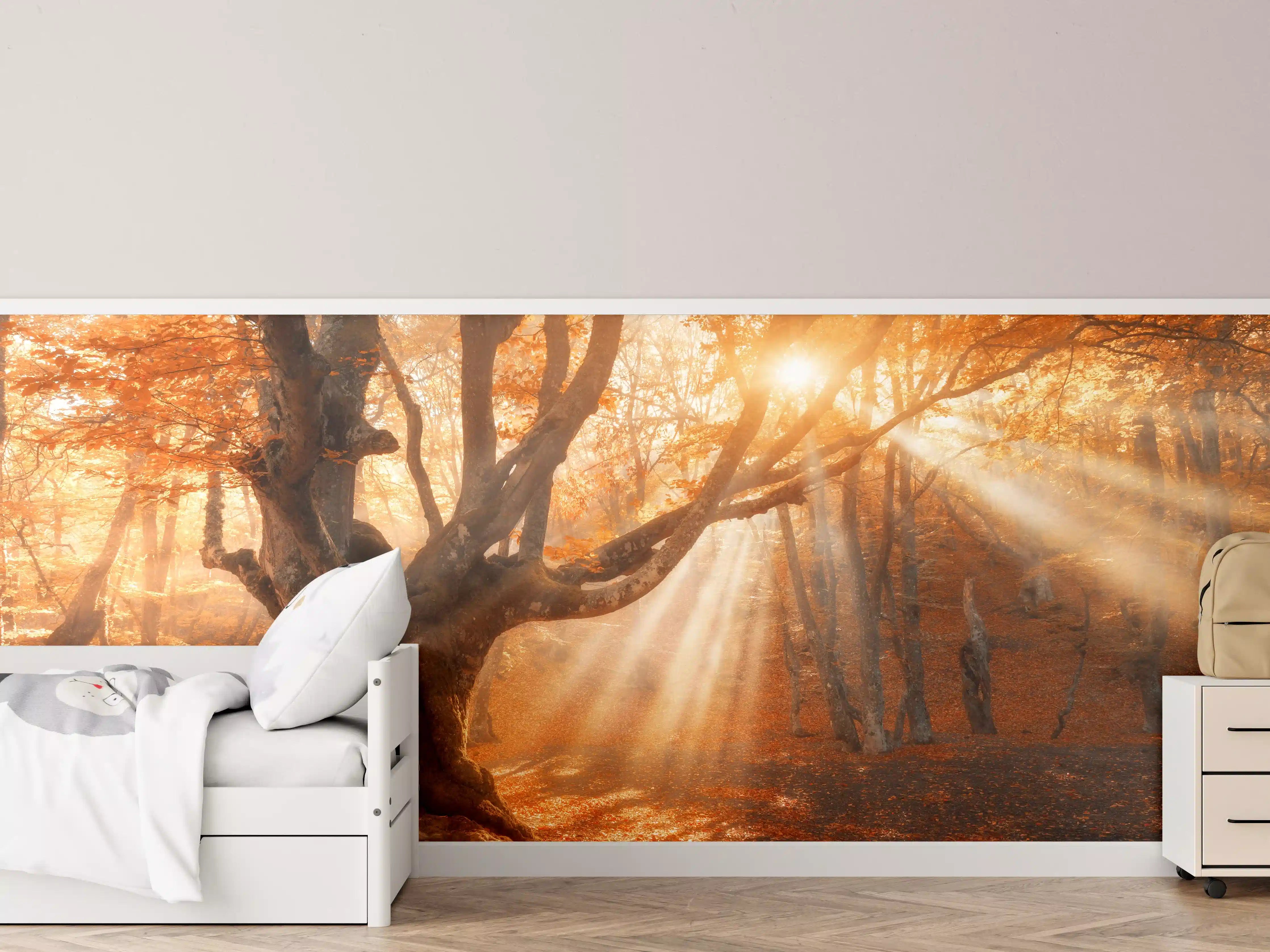 Kinderzimmer Wandgestaltung - magischer alter Baum im Herbst