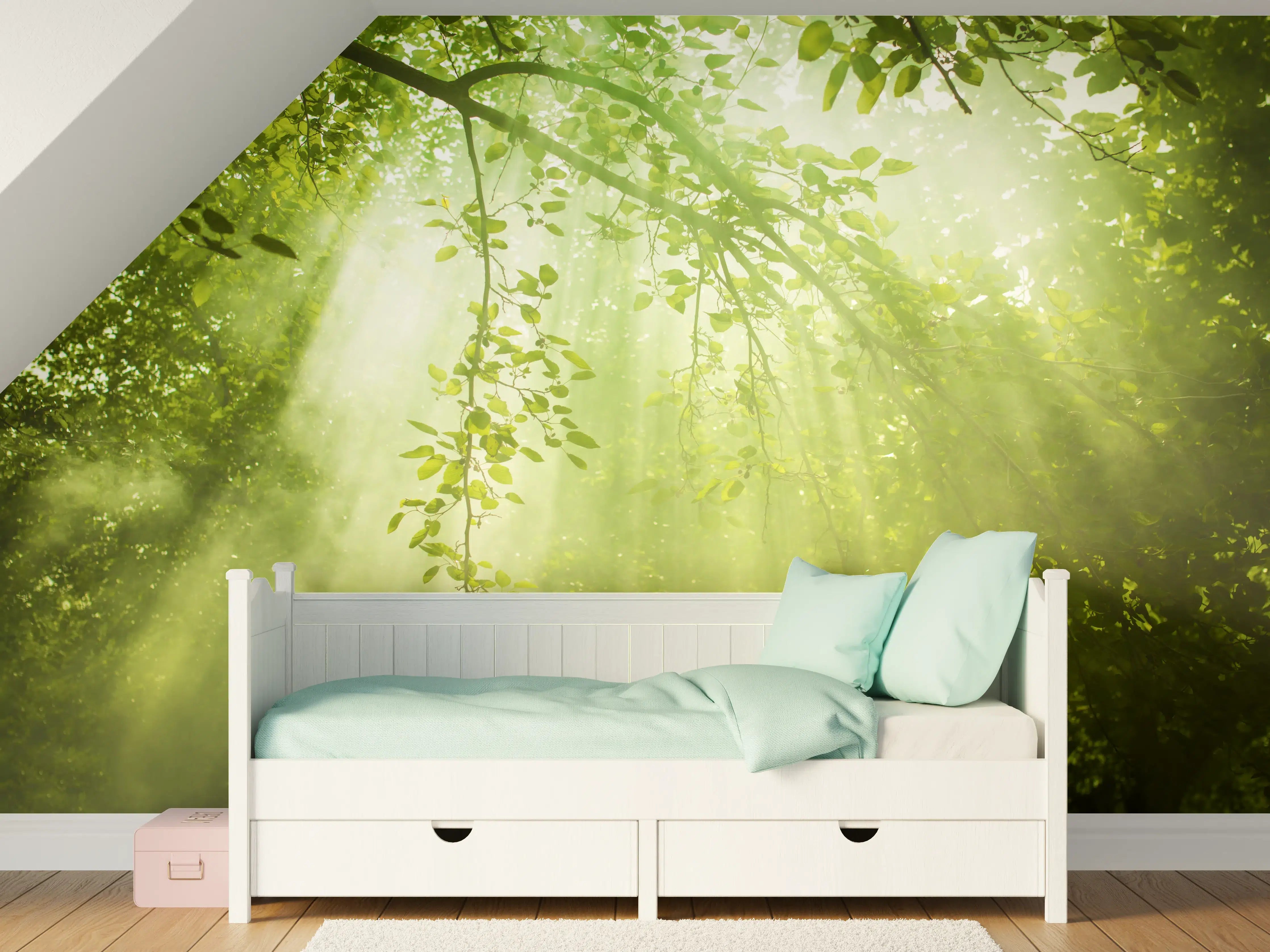Kinderzimmer Wandgestaltung - mystischer Grüner Wald mit Sonnenstrahl