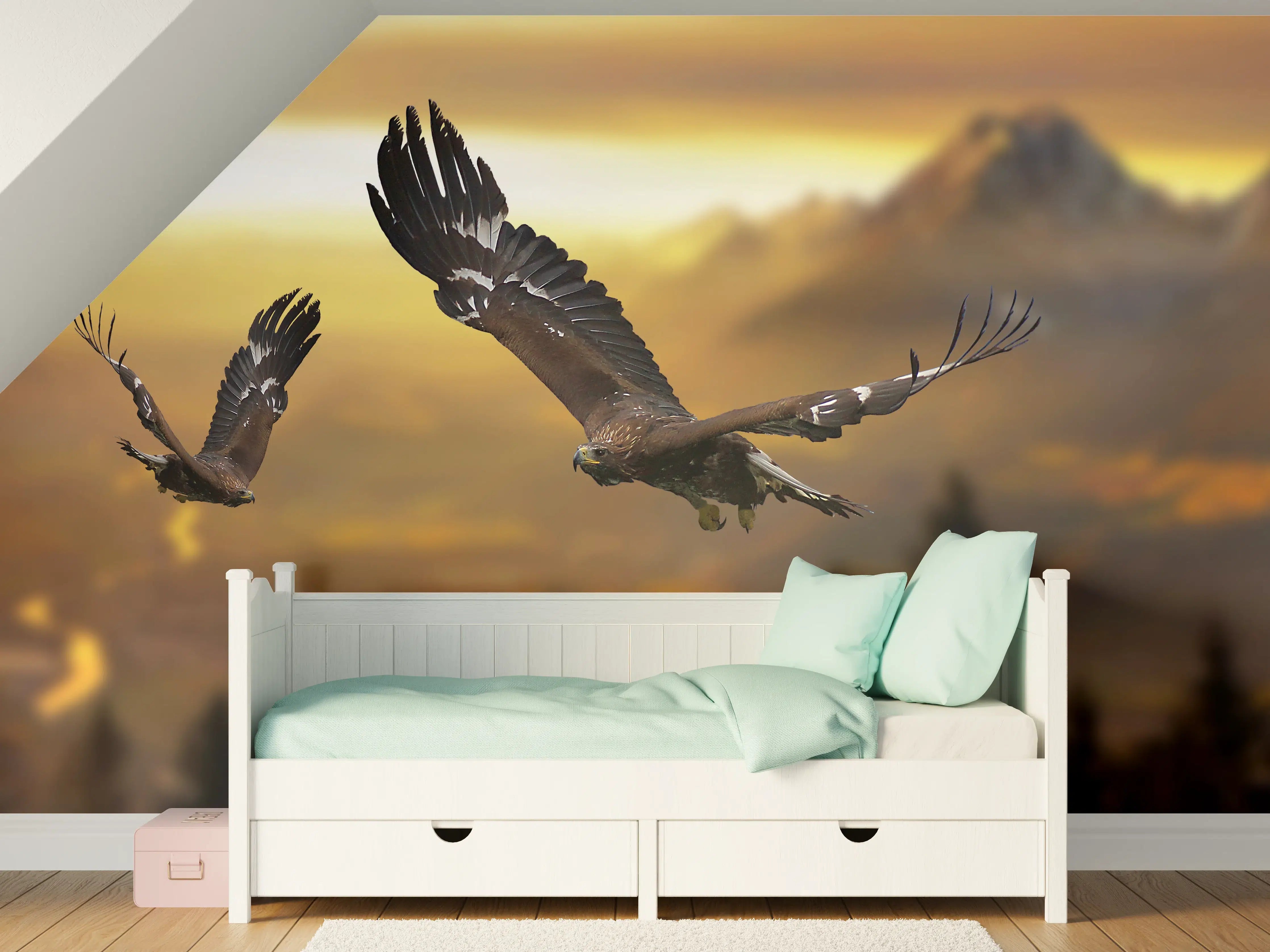 Kinderzimmer Wandgestaltung - prachtvolle Steinadler im Flug