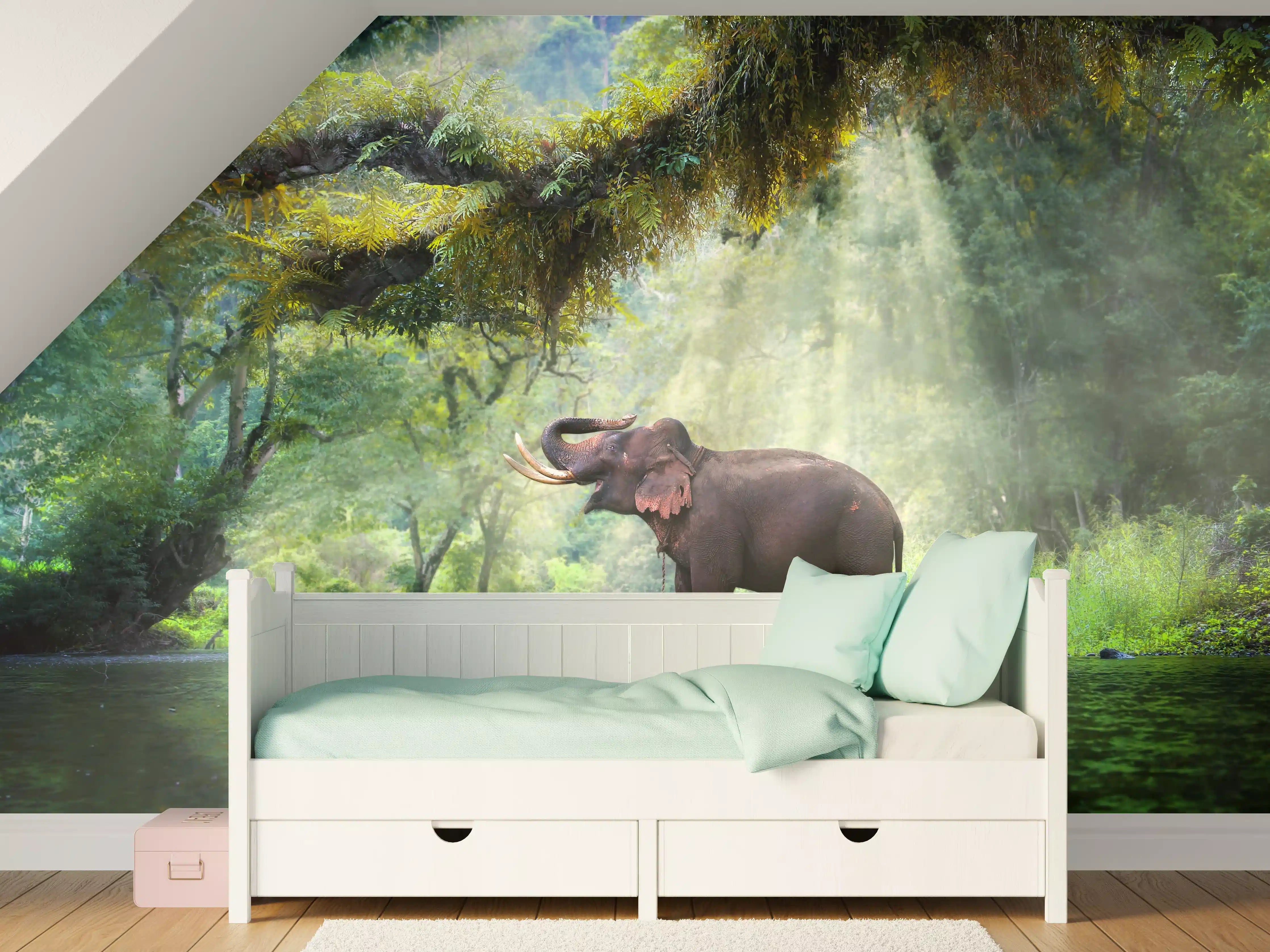 Kinderzimmer Wandgestaltung - wilde Elefanten im Wald von Kanchanaburi