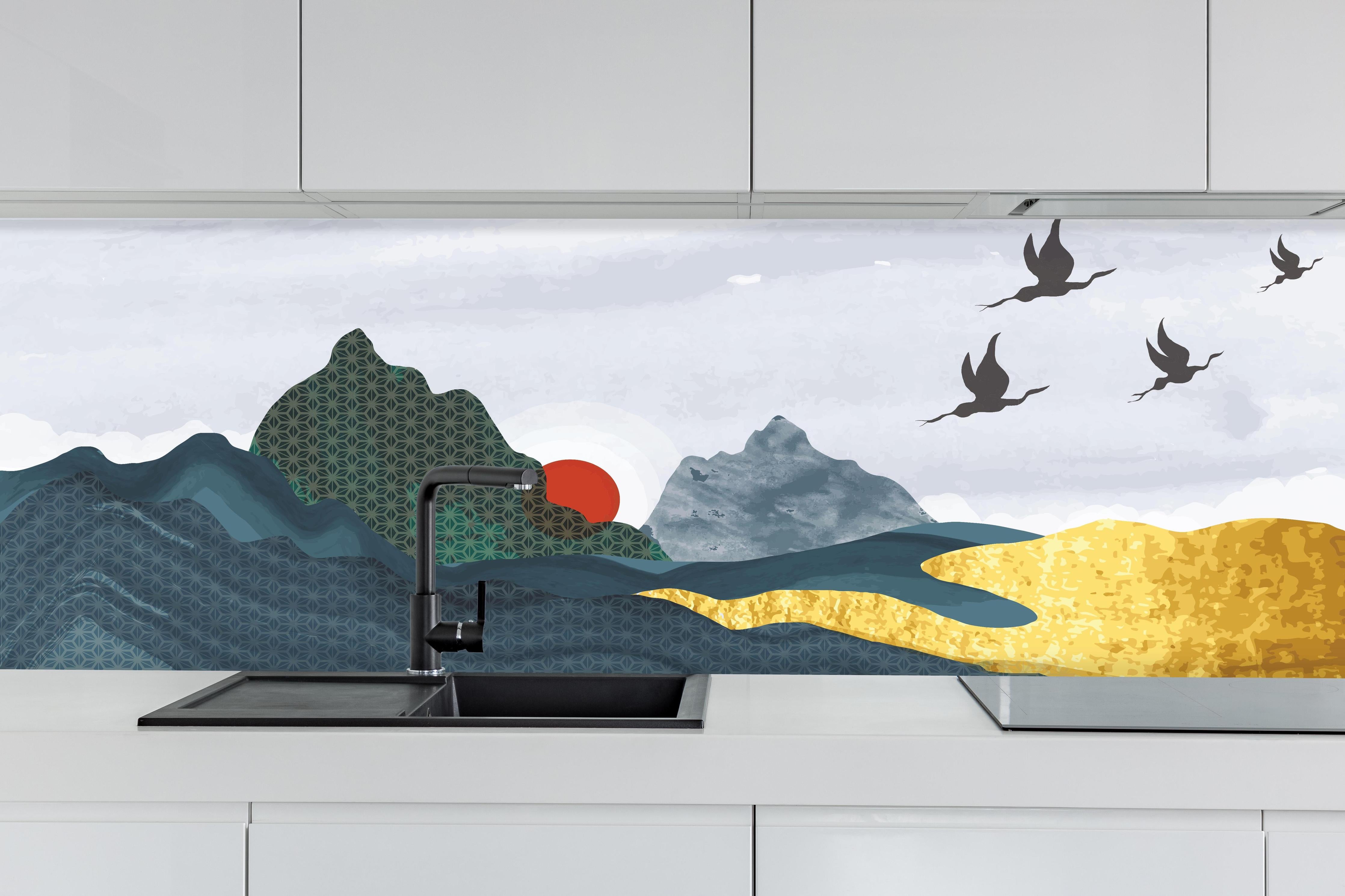 Küche - Abstrakte Berge und Vögel im Sonnenuntergang hinter weißen Hochglanz-Küchenregalen und schwarzem Wasserhahn