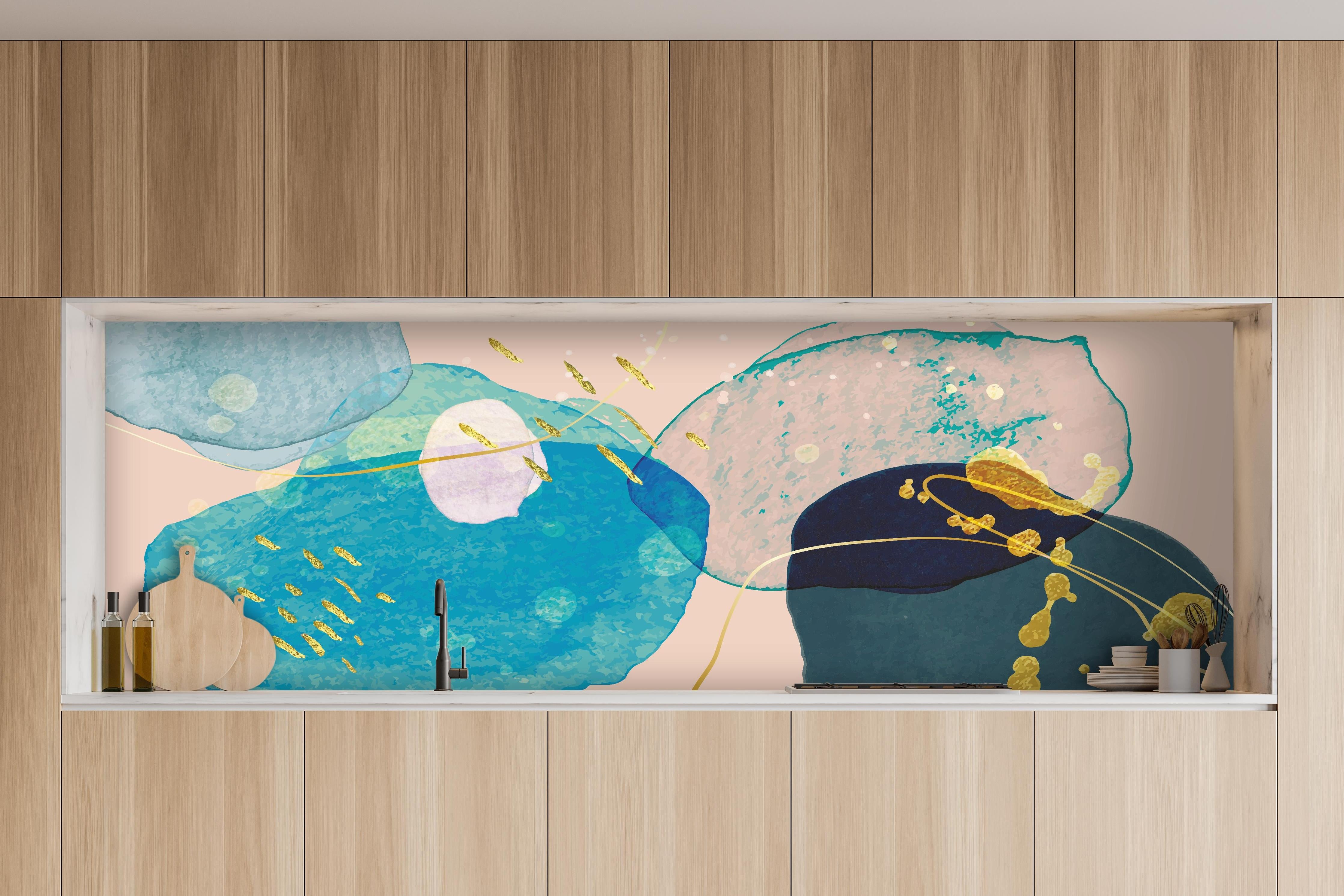 Küche - Abstrakte Illustration in Pastellfarbtönen hinter weißen Hochglanz-Küchenregalen und schwarzem Wasserhahn