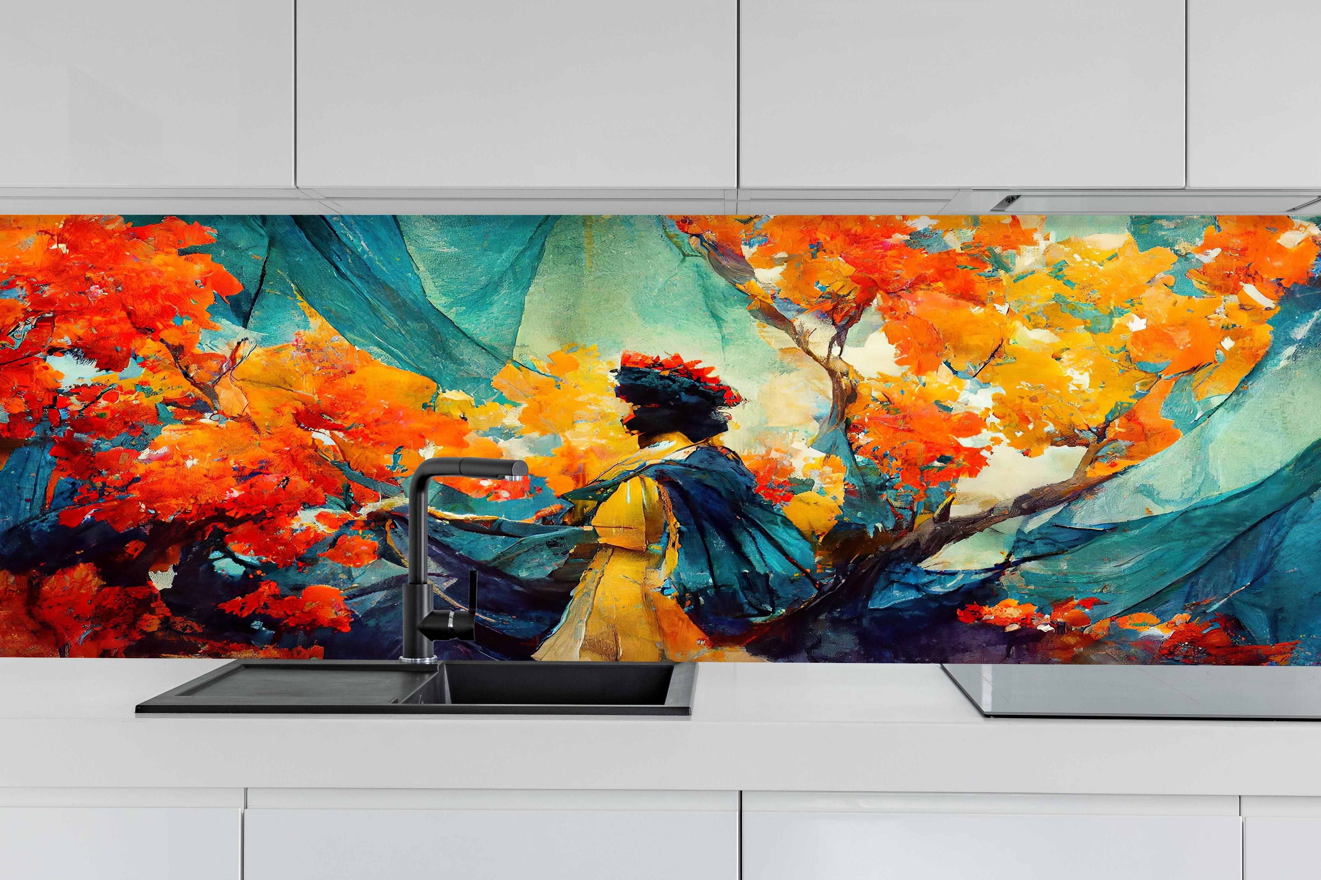 Küche - Abstrakte Kunst - Frau im Wald hinter weißen Hochglanz-Küchenregalen und schwarzem Wasserhahn