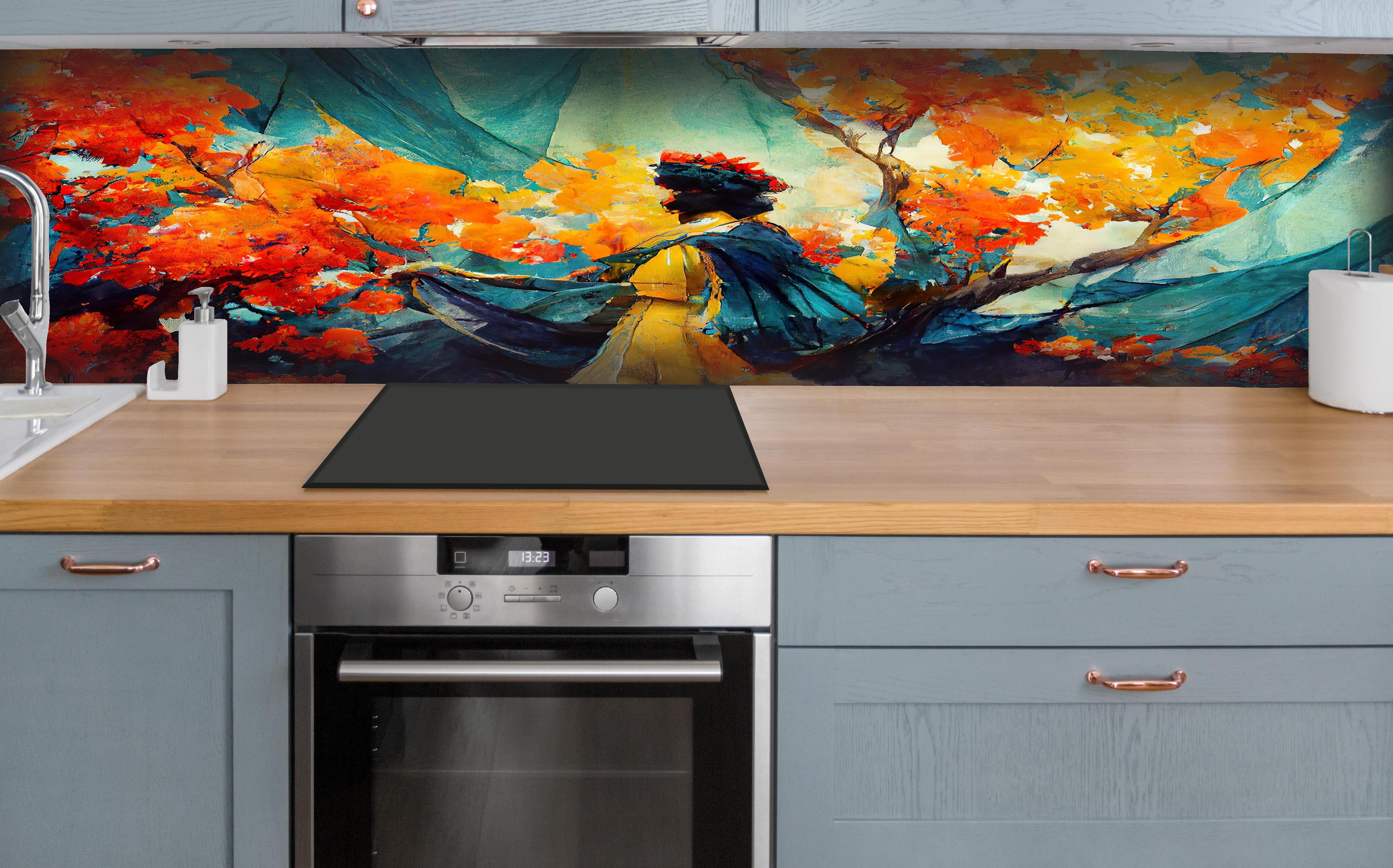 Küche - Abstrakte Kunst - Frau im Wald hinter weißen Hochglanz-Küchenregalen und schwarzem Wasserhahn