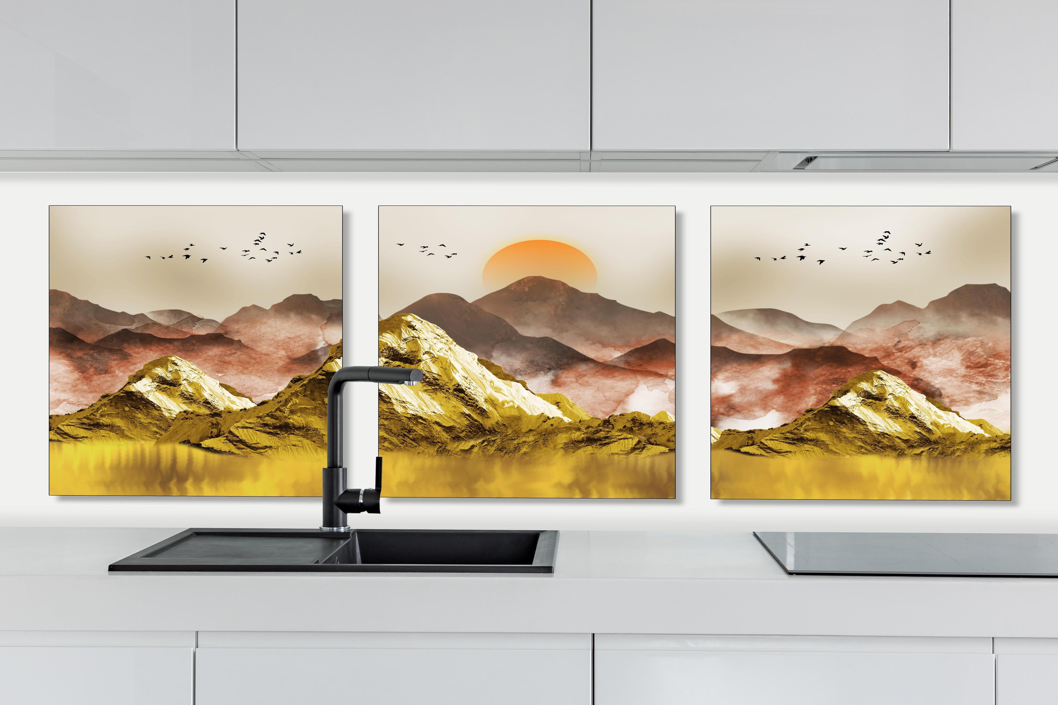 Küche - Abstrakte Landschaftsfotos - Tapete hinter weißen Hochglanz-Küchenregalen und schwarzem Wasserhahn