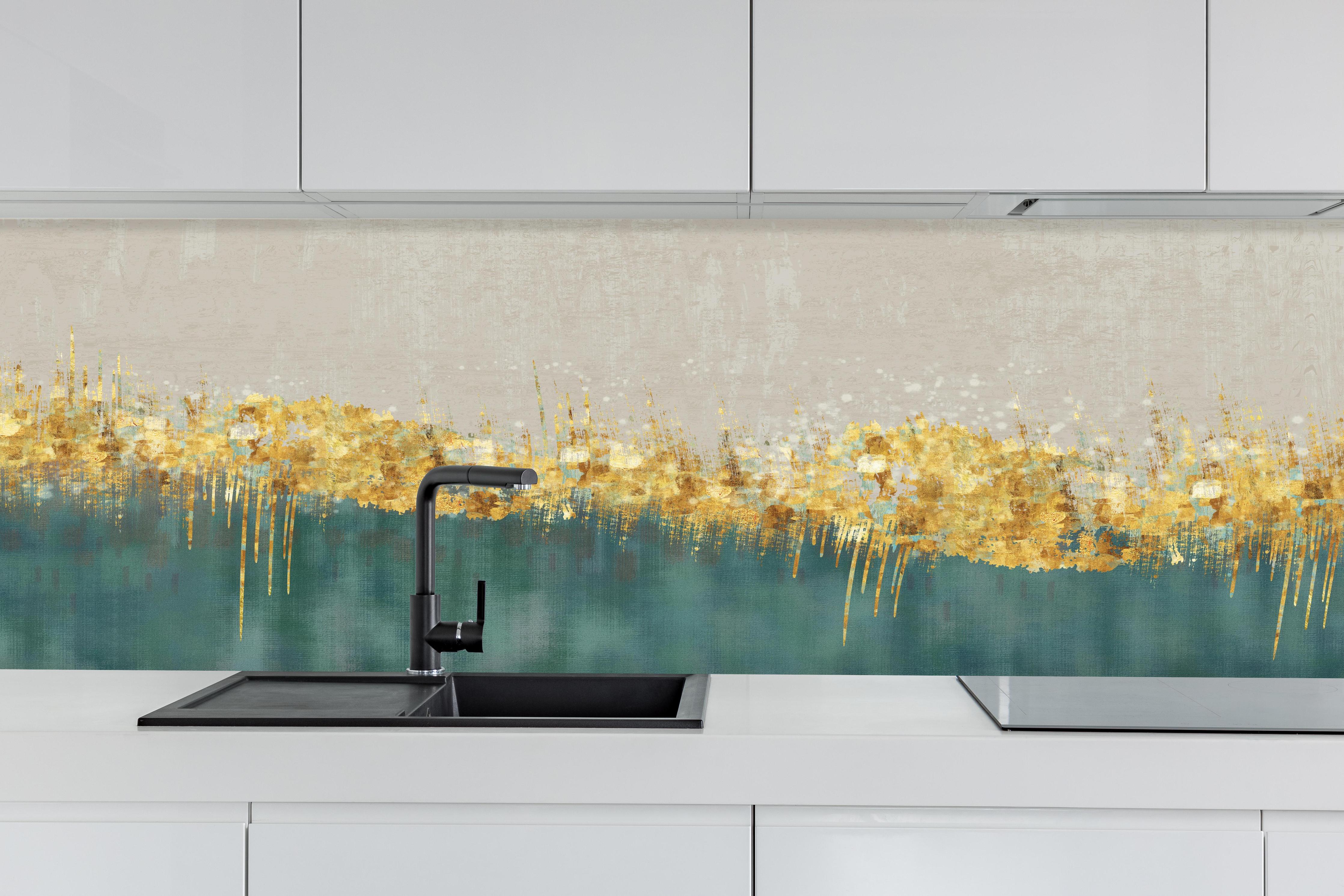 Küche - Abstraktes Design - Kunsttapete hinter weißen Hochglanz-Küchenregalen und schwarzem Wasserhahn