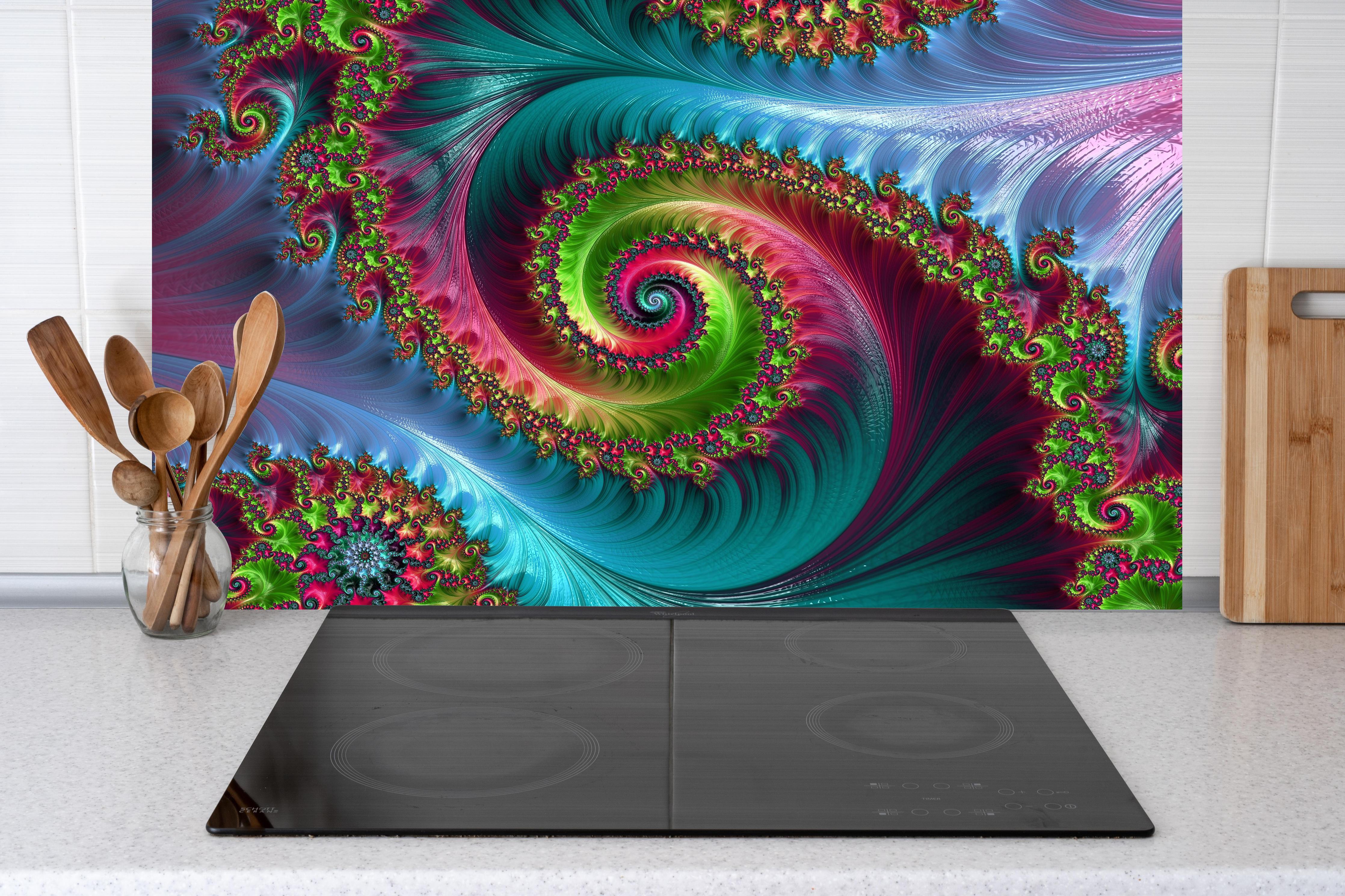 Küche - Abstraktes Tentakelmuster hinter weißen Hochglanz-Küchenregalen und schwarzem Wasserhahn