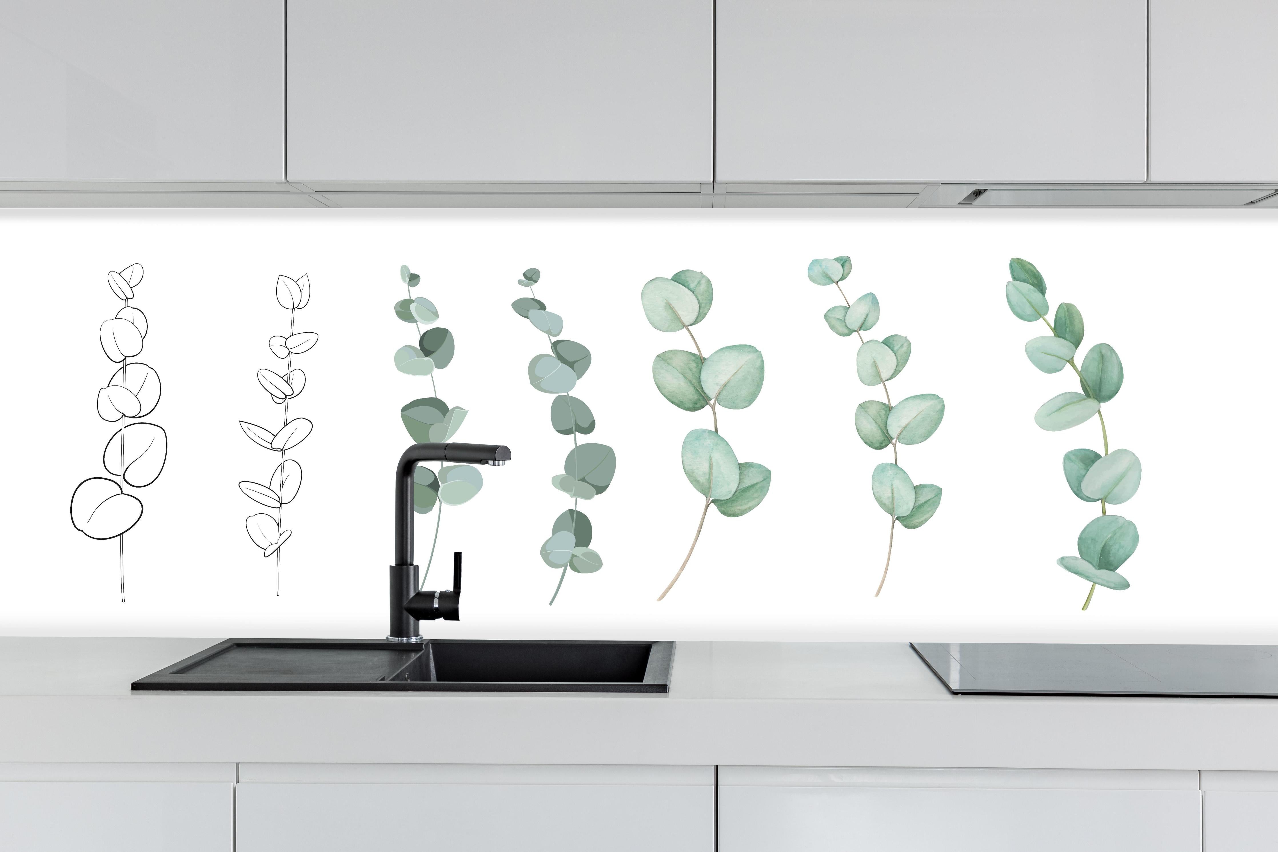 Küche - Aquarell Eukalyptus Blätter sanfte Farben hinter weißen Hochglanz-Küchenregalen und schwarzem Wasserhahn