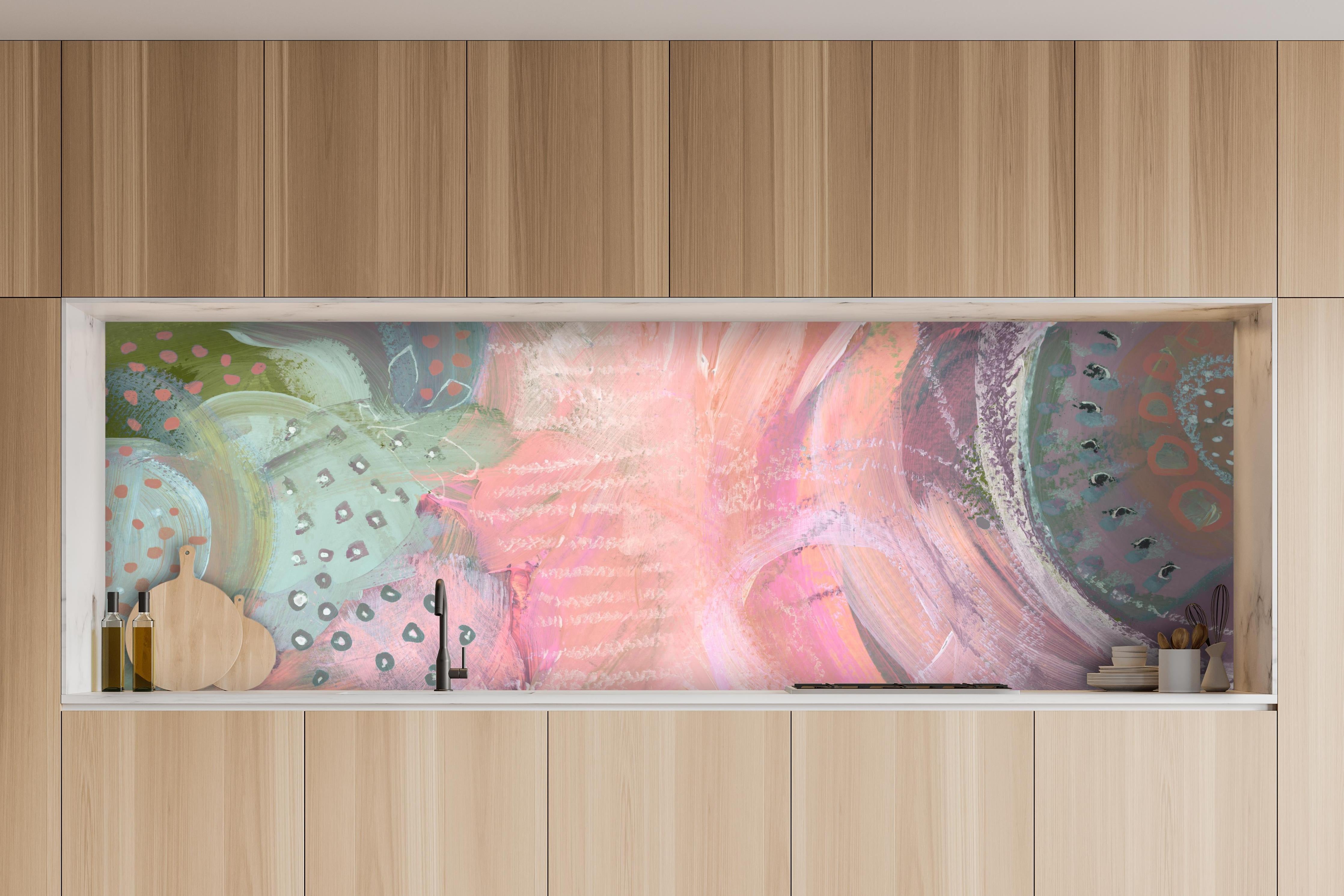 Küche - Aquarell Kunst - Fleck Malerei hinter weißen Hochglanz-Küchenregalen und schwarzem Wasserhahn