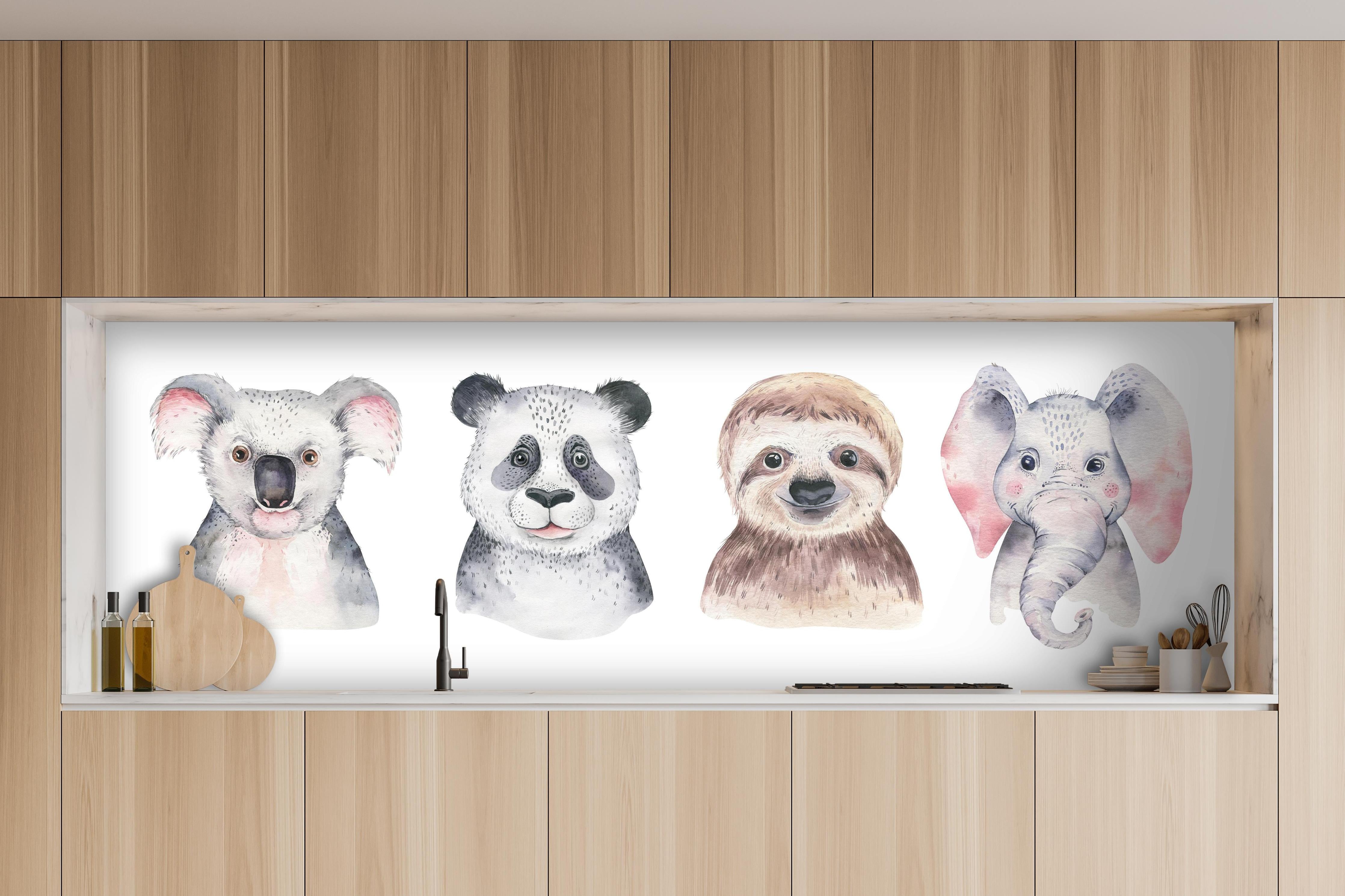 Küche - Aquarell Tiere Cartoon Baby Illustration hinter weißen Hochglanz-Küchenregalen und schwarzem Wasserhahn