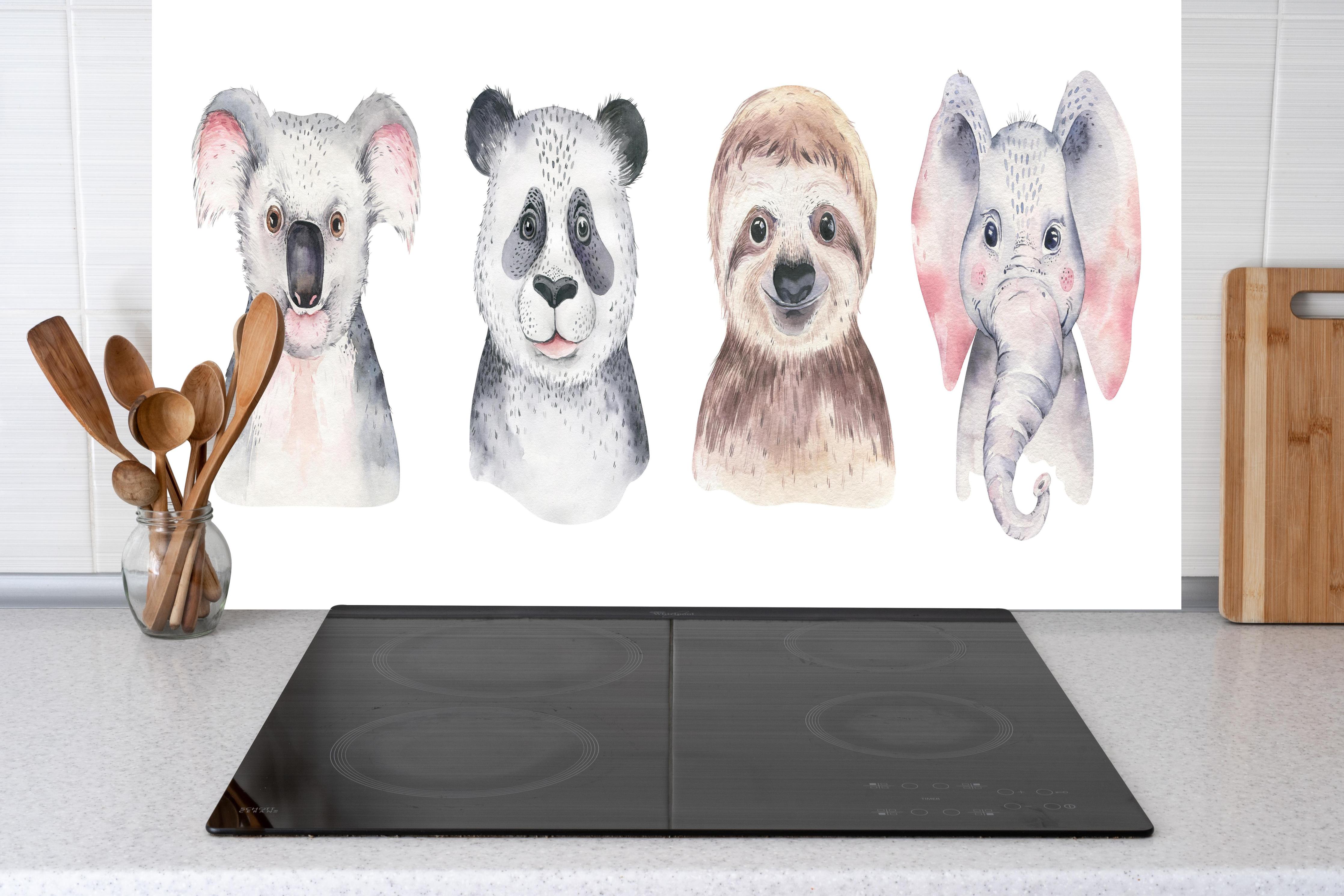 Küche - Aquarell Tiere Cartoon Baby Illustration hinter weißen Hochglanz-Küchenregalen und schwarzem Wasserhahn