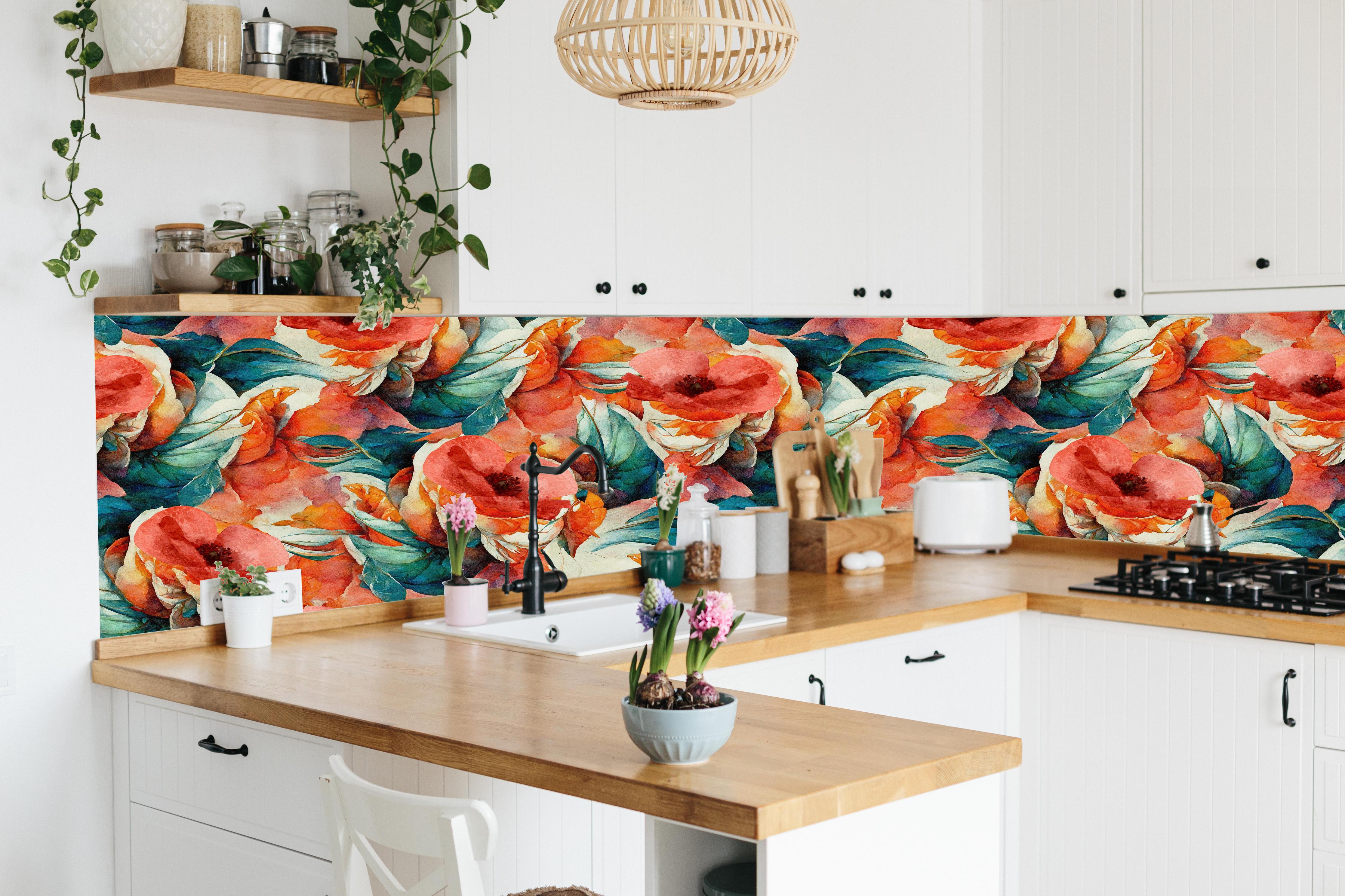 Küche - Aquarellpapier - Florales Muster hinter weißen Hochglanz-Küchenregalen und schwarzem Wasserhahn