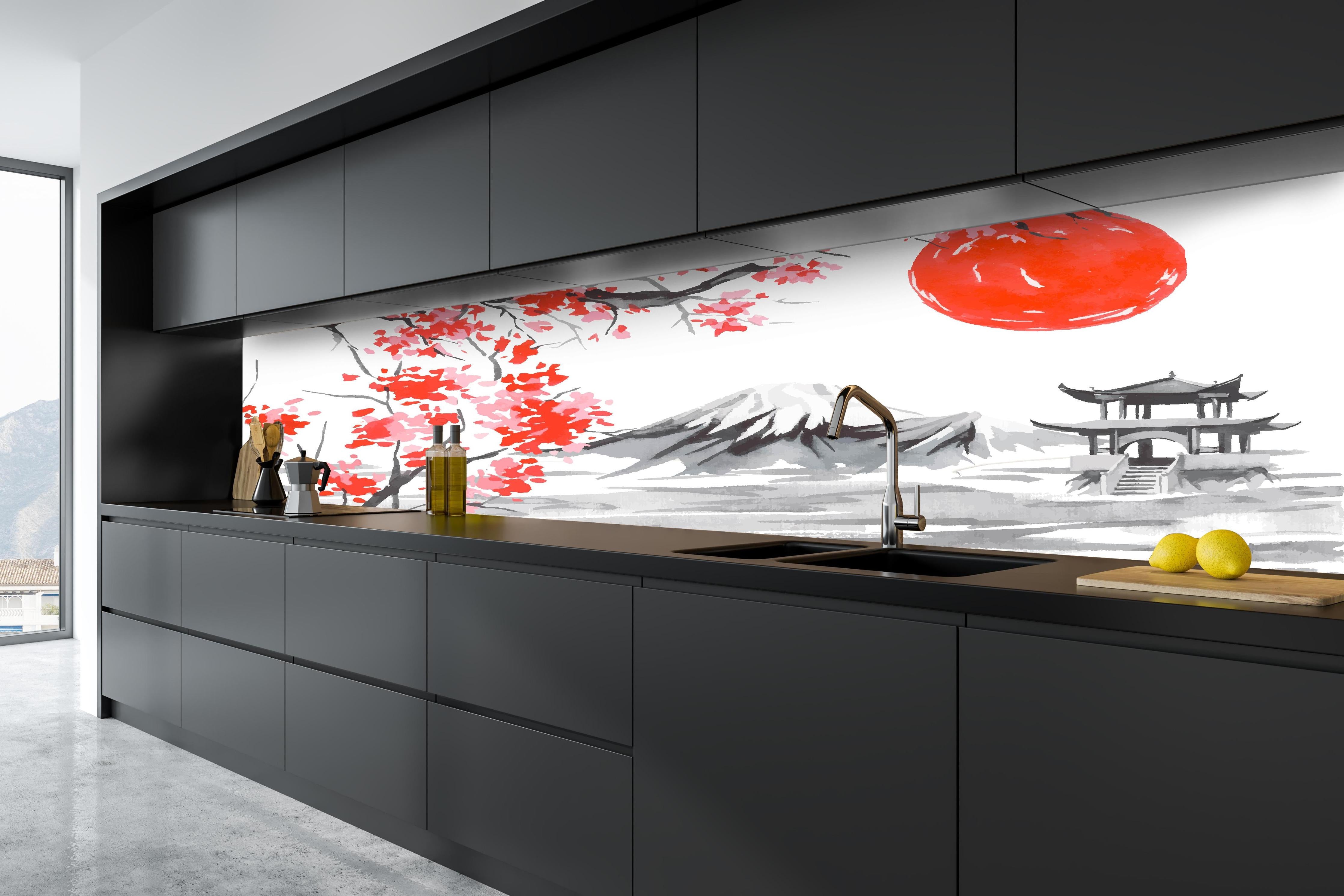 Küche - Asiatisches Aquarell Berge Sonne hinter weißen Hochglanz-Küchenregalen und schwarzem Wasserhahn