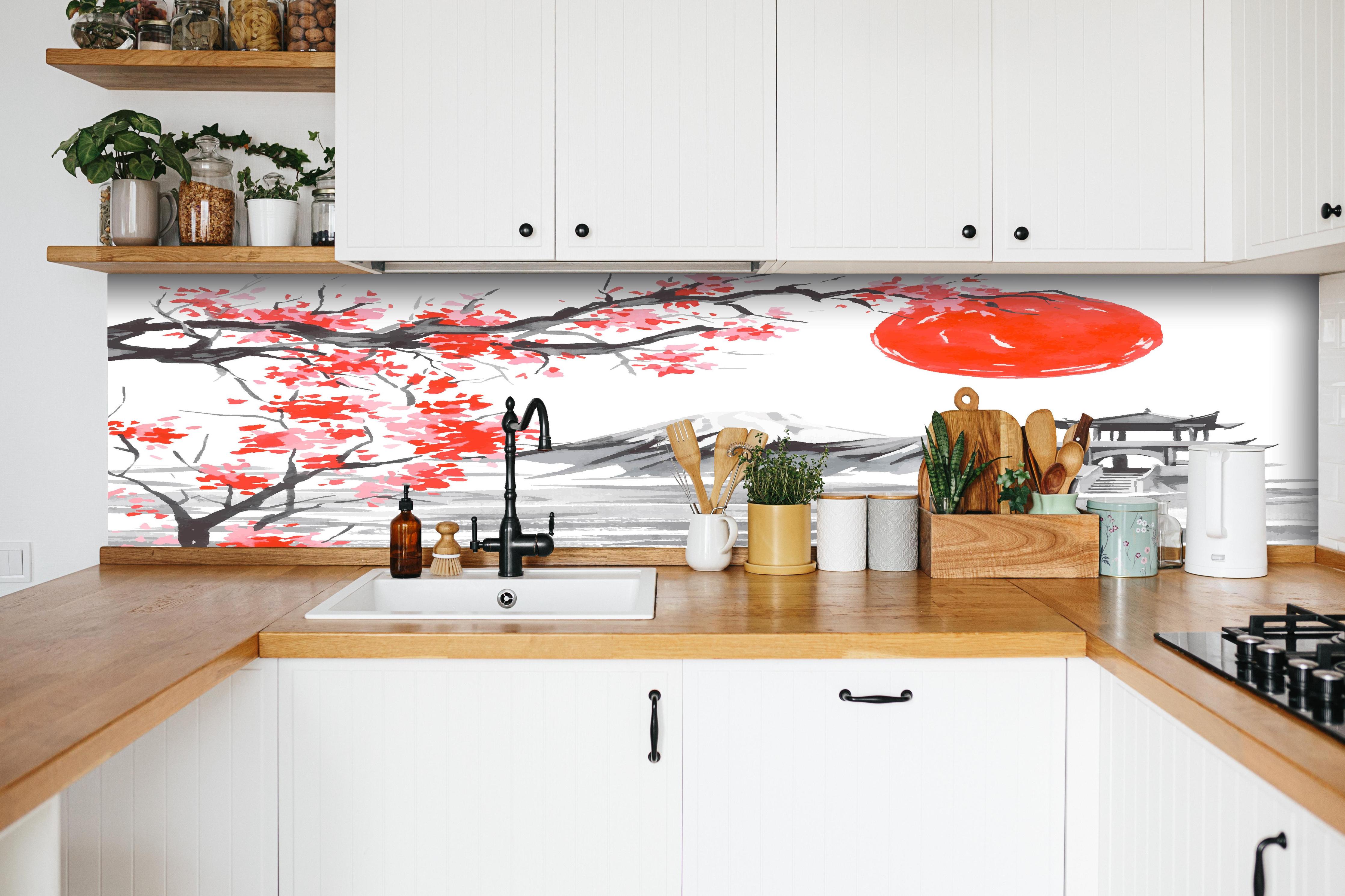 Küche - Asiatisches Aquarell Berge Sonne hinter weißen Hochglanz-Küchenregalen und schwarzem Wasserhahn