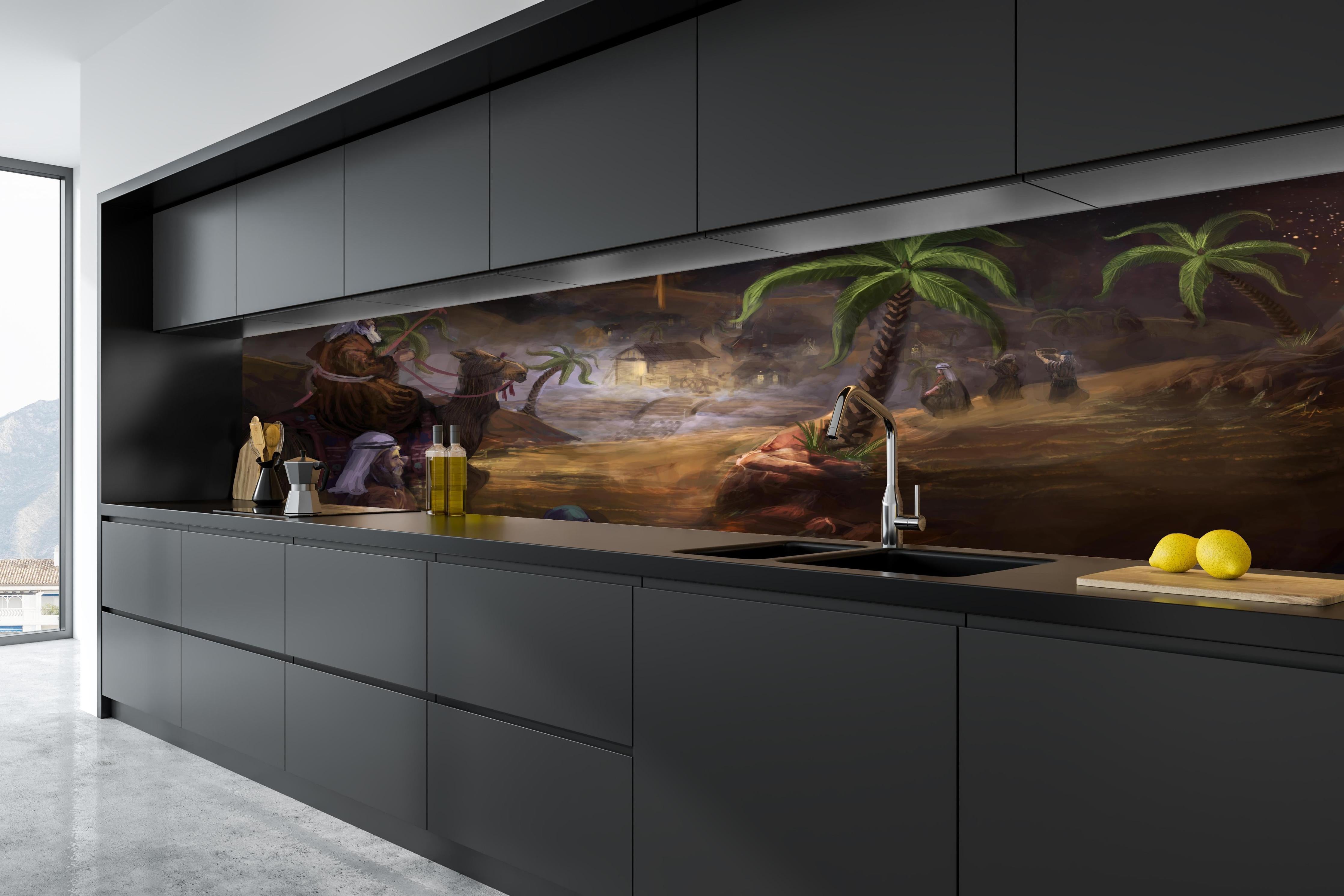 Küche - Biblisches Gemälde hinter weißen Hochglanz-Küchenregalen und schwarzem Wasserhahn