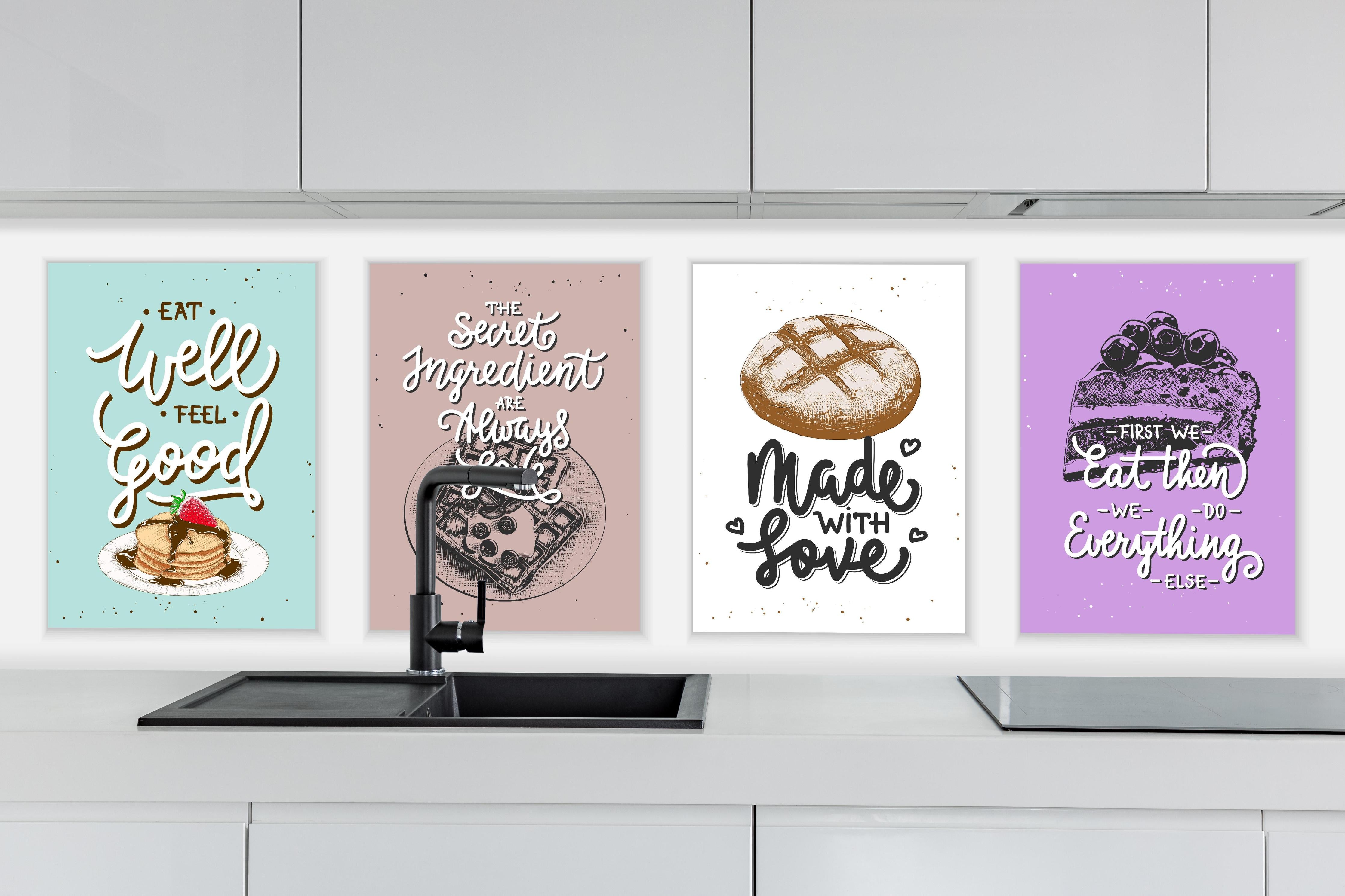 Küche - Bunte Backkunst Sprüche Poster Serie hinter weißen Hochglanz-Küchenregalen und schwarzem Wasserhahn
