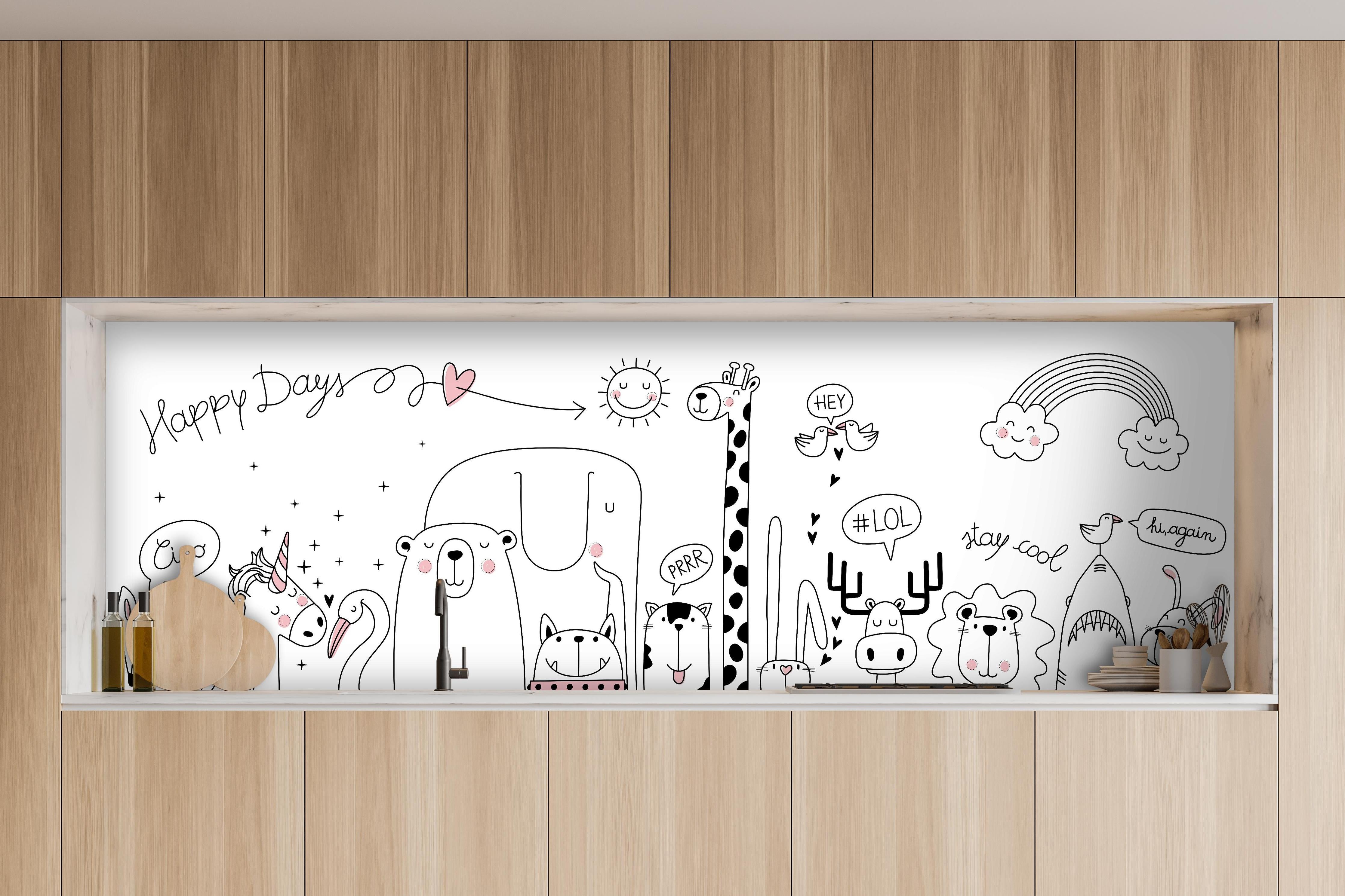 Küche - Bunte Tierzeichnungen Schwarz-Weiß Illustration hinter weißen Hochglanz-Küchenregalen und schwarzem Wasserhahn