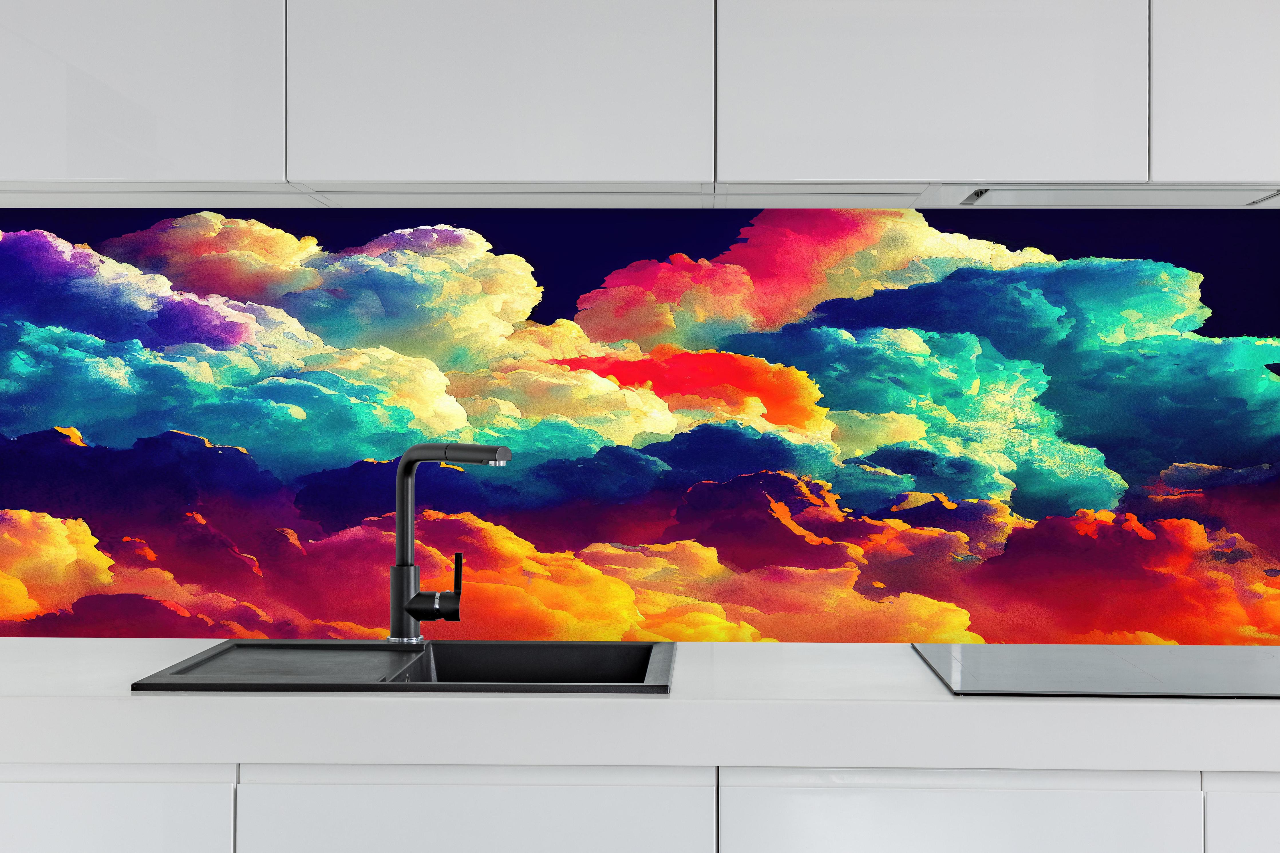 Küche - Bunter Wolkenhimmel hinter weißen Hochglanz-Küchenregalen und schwarzem Wasserhahn