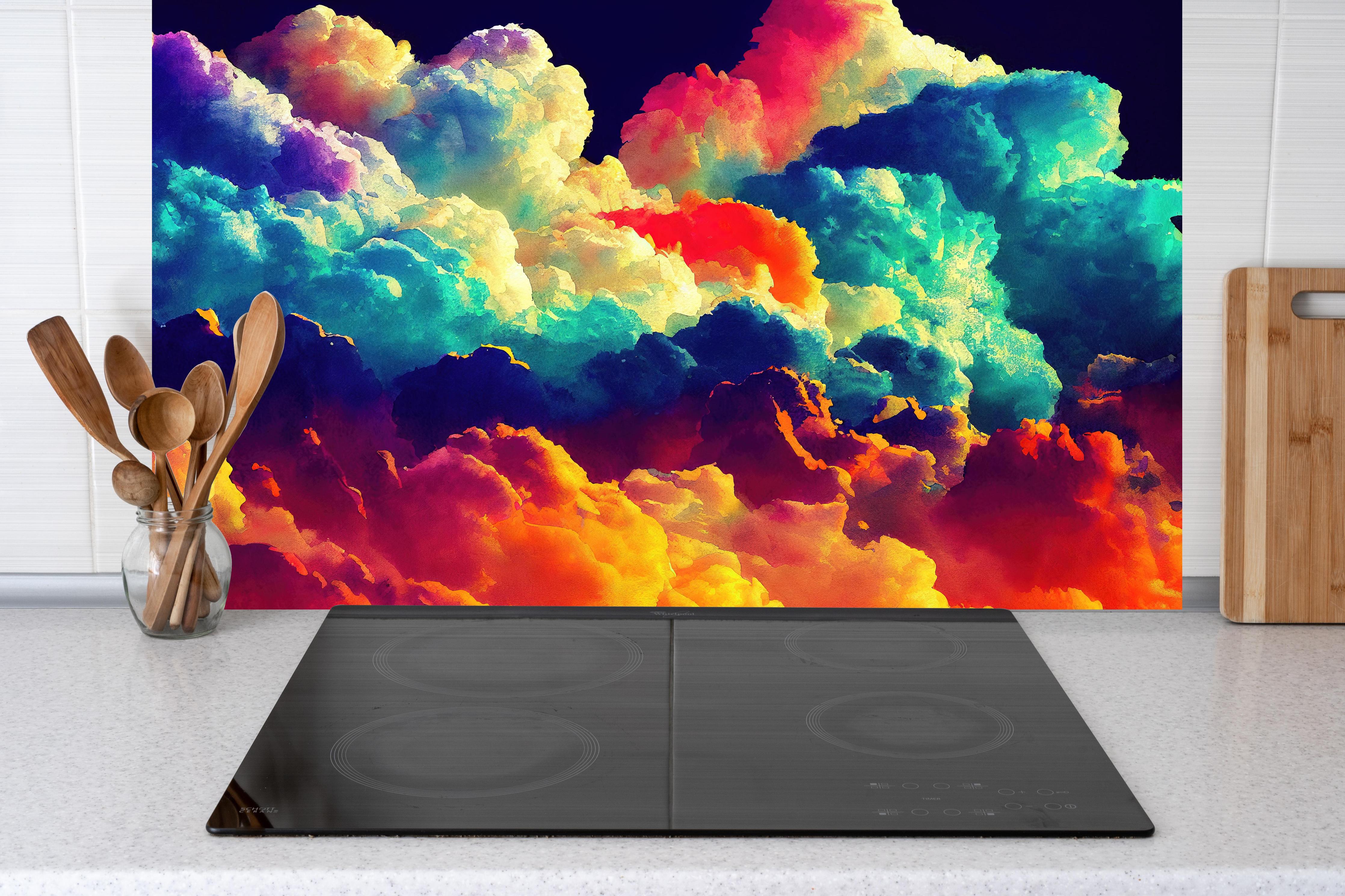 Küche - Bunter Wolkenhimmel hinter weißen Hochglanz-Küchenregalen und schwarzem Wasserhahn