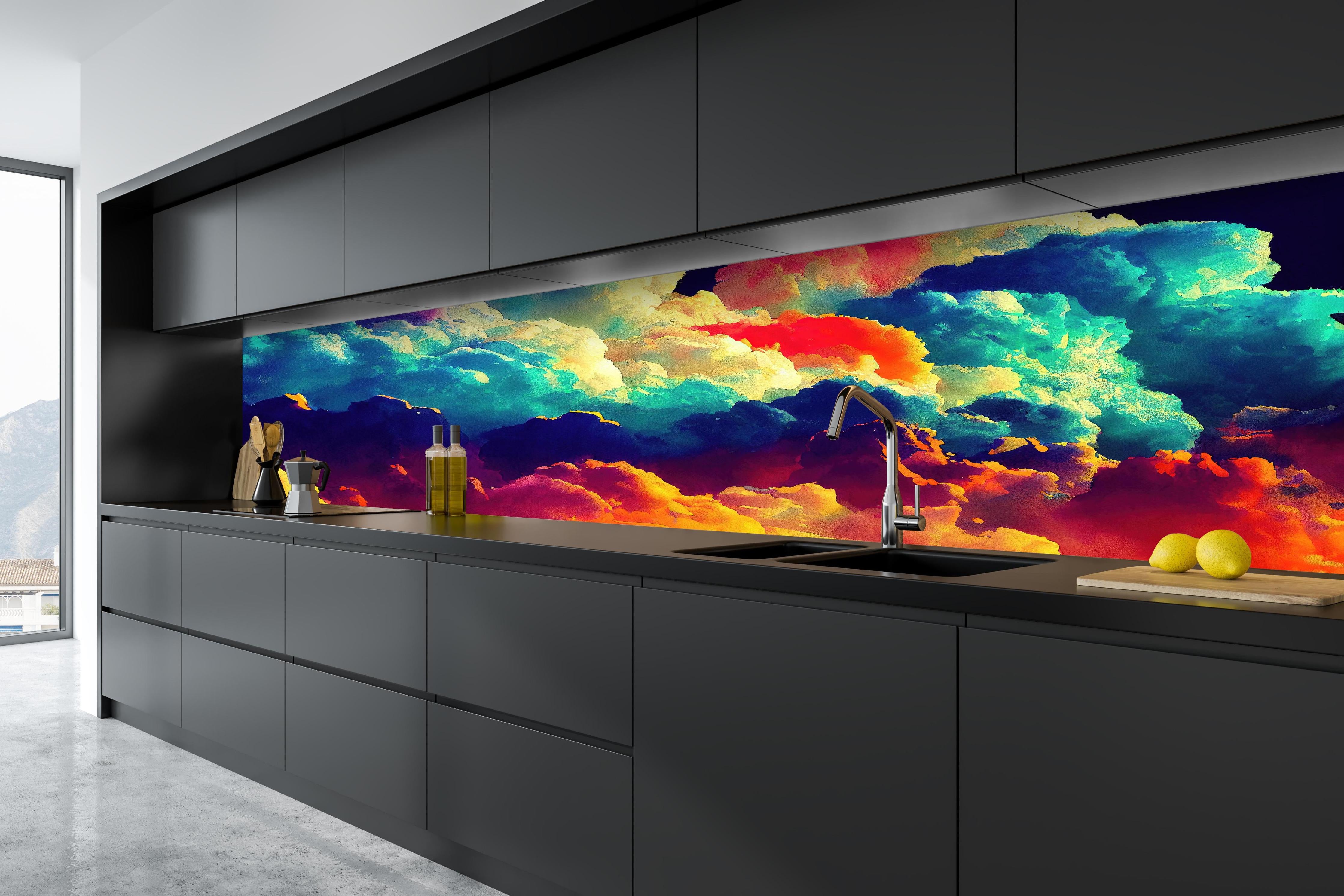 Küche - Bunter Wolkenhimmel hinter weißen Hochglanz-Küchenregalen und schwarzem Wasserhahn