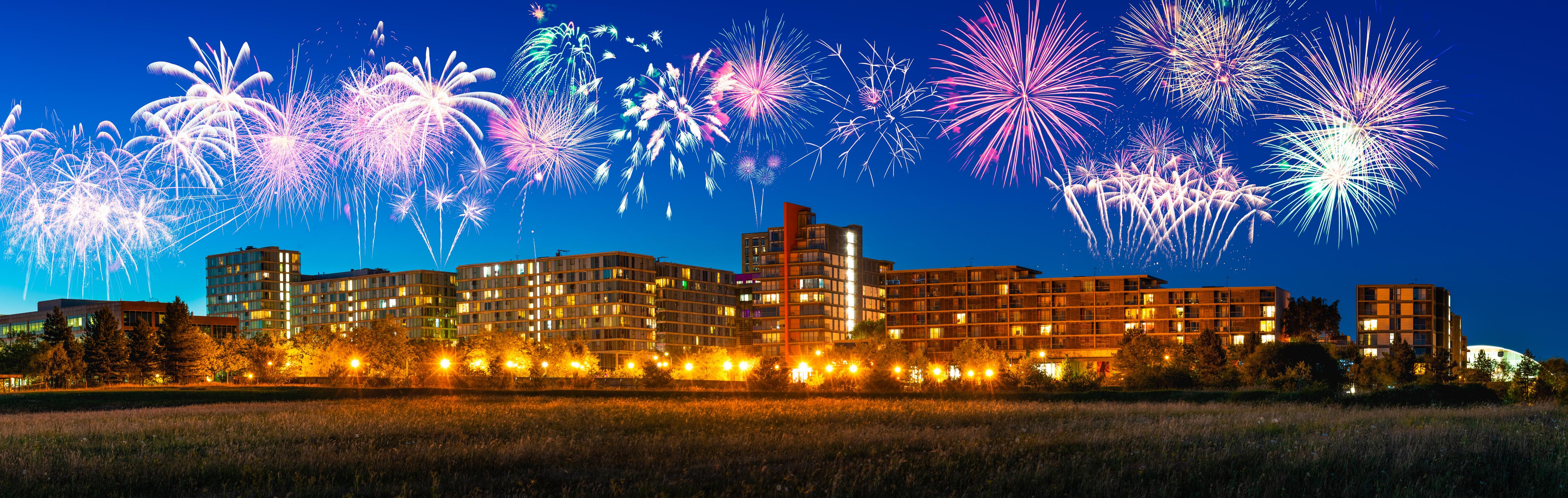 Küchenrückwand-Buntes Feuerwerk Milton Keynes Skyline