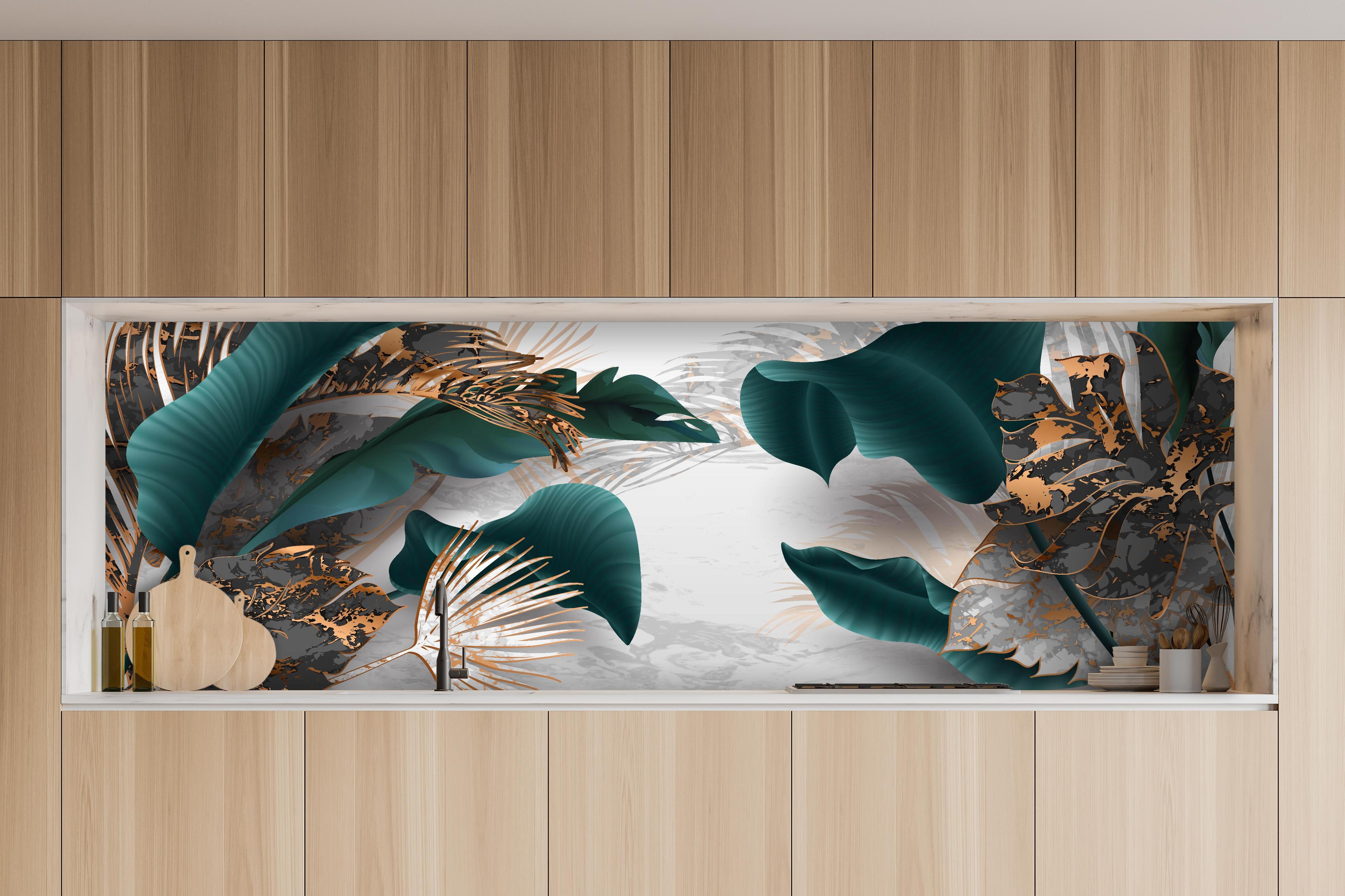 Küche - Edles Blattwerk in Grün mit Goldakzenten hinter weißen Hochglanz-Küchenregalen und schwarzem Wasserhahn