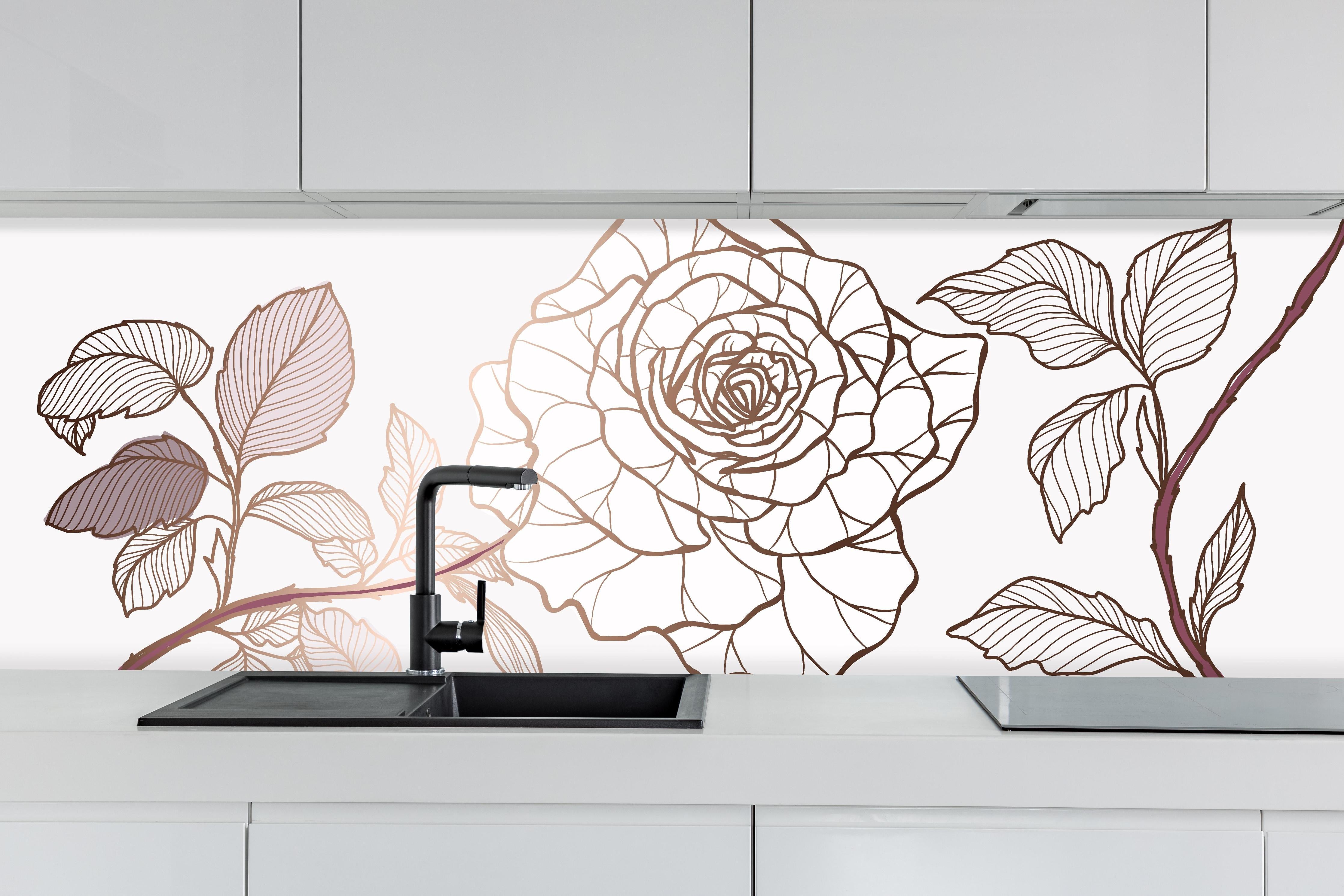 Küche - Elegante Linienzeichnung einer Rose hinter weißen Hochglanz-Küchenregalen und schwarzem Wasserhahn
