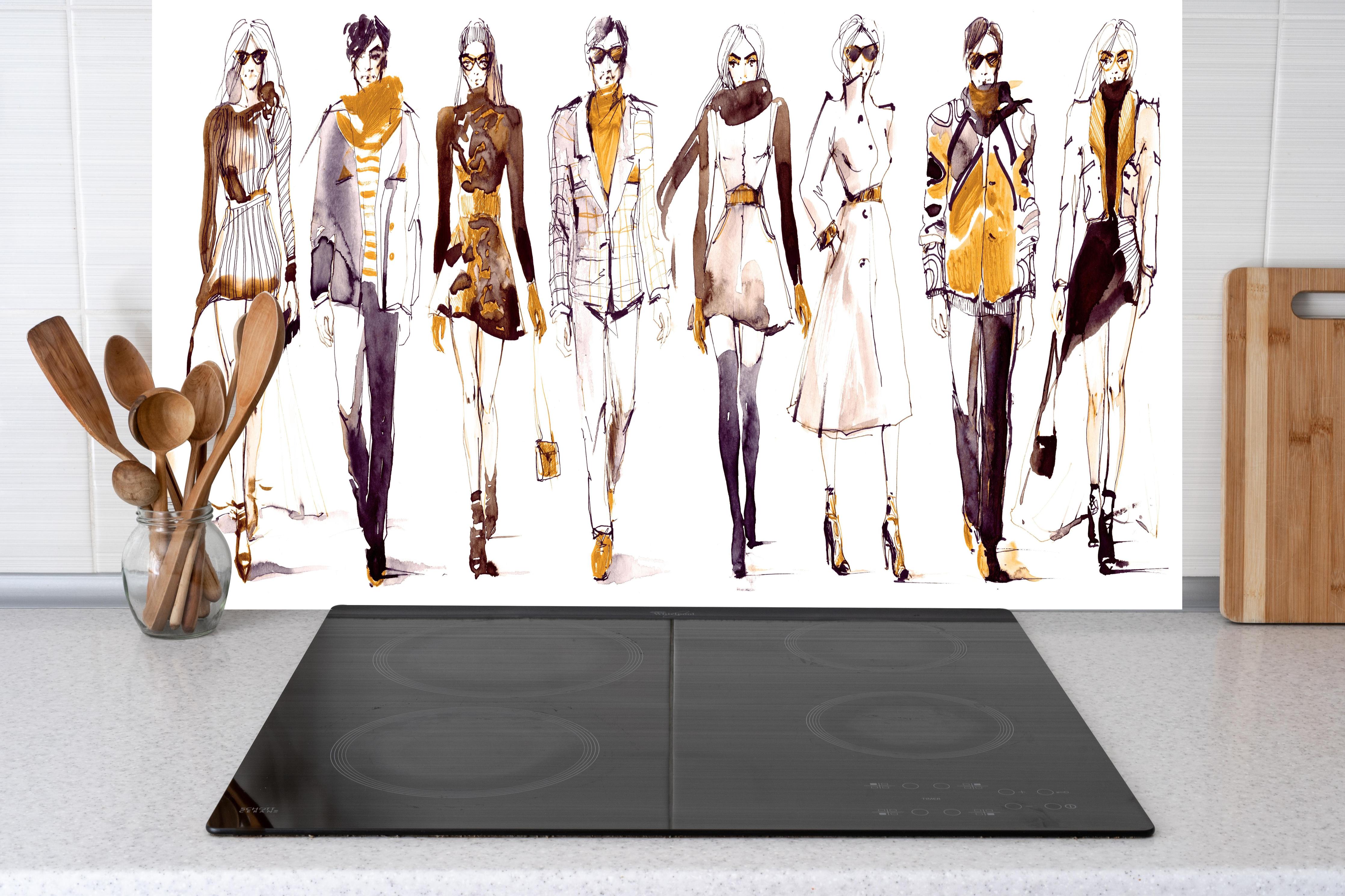 Küche - Elegante Modeshow hinter weißen Hochglanz-Küchenregalen und schwarzem Wasserhahn
