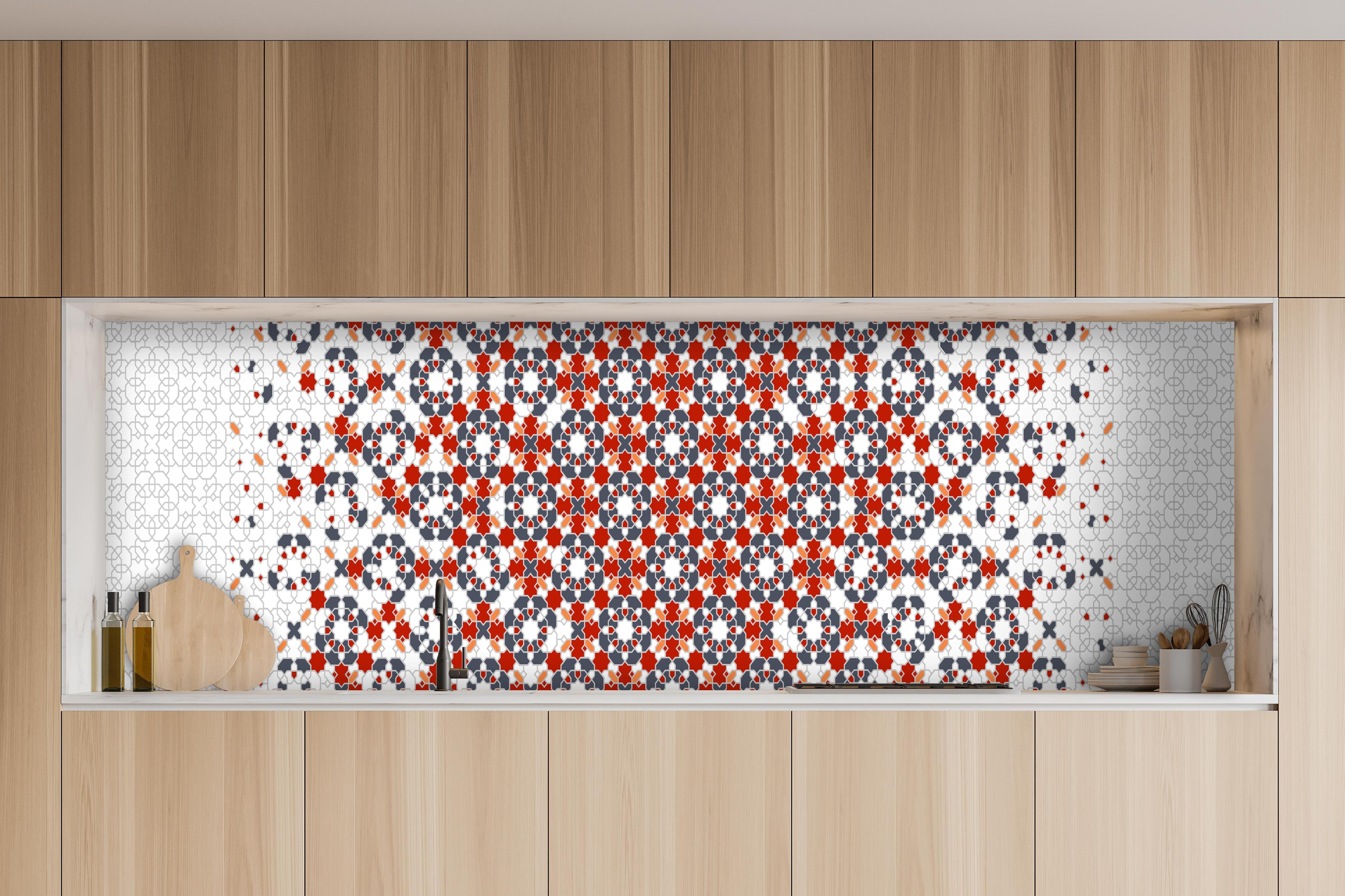 Küche - Farbenfrohes Rot-Weißes Abstrakt Design hinter weißen Hochglanz-Küchenregalen und schwarzem Wasserhahn