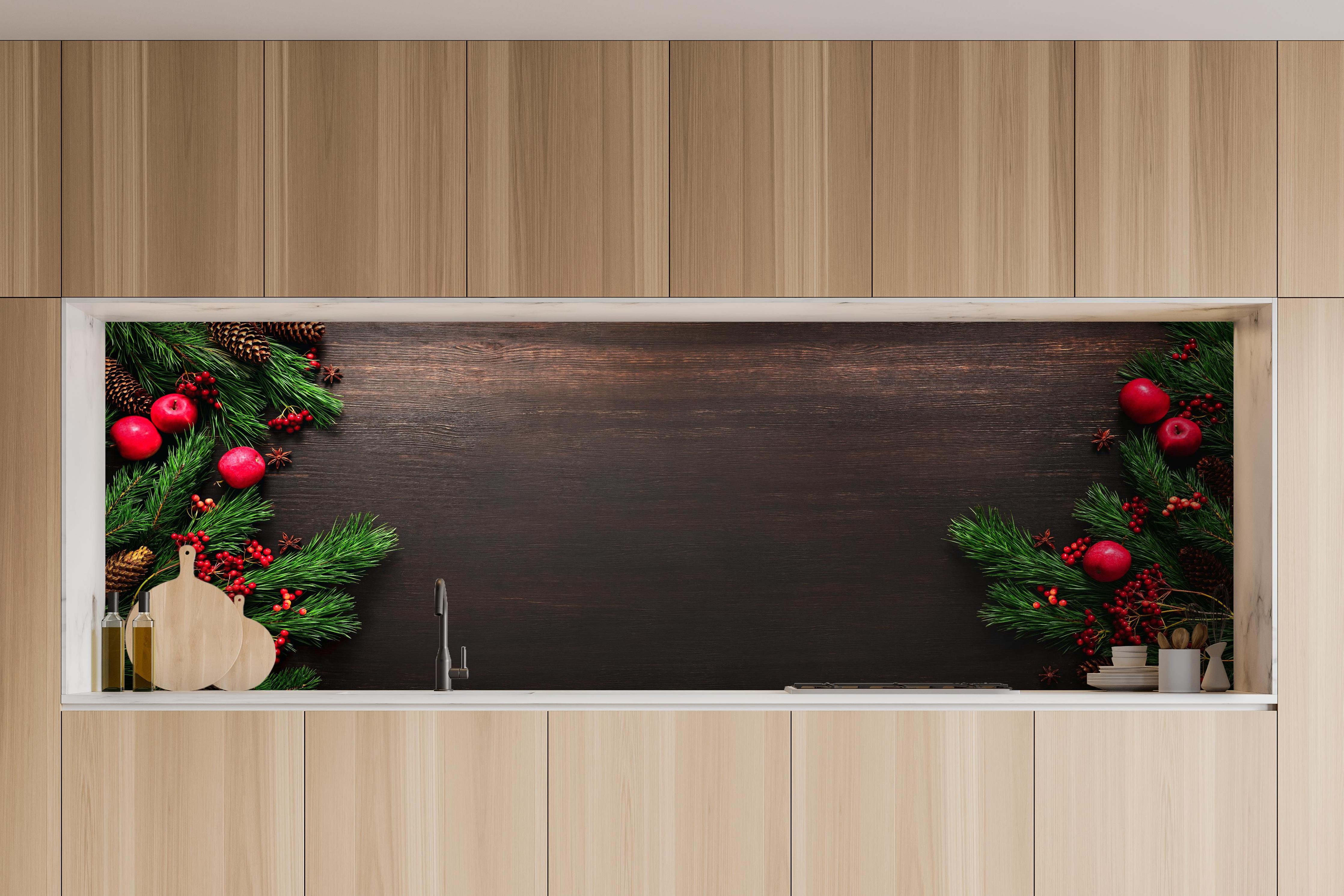 Küche - Festliche Weihnachtsdeko Dunkelrot Banner hinter weißen Hochglanz-Küchenregalen und schwarzem Wasserhahn