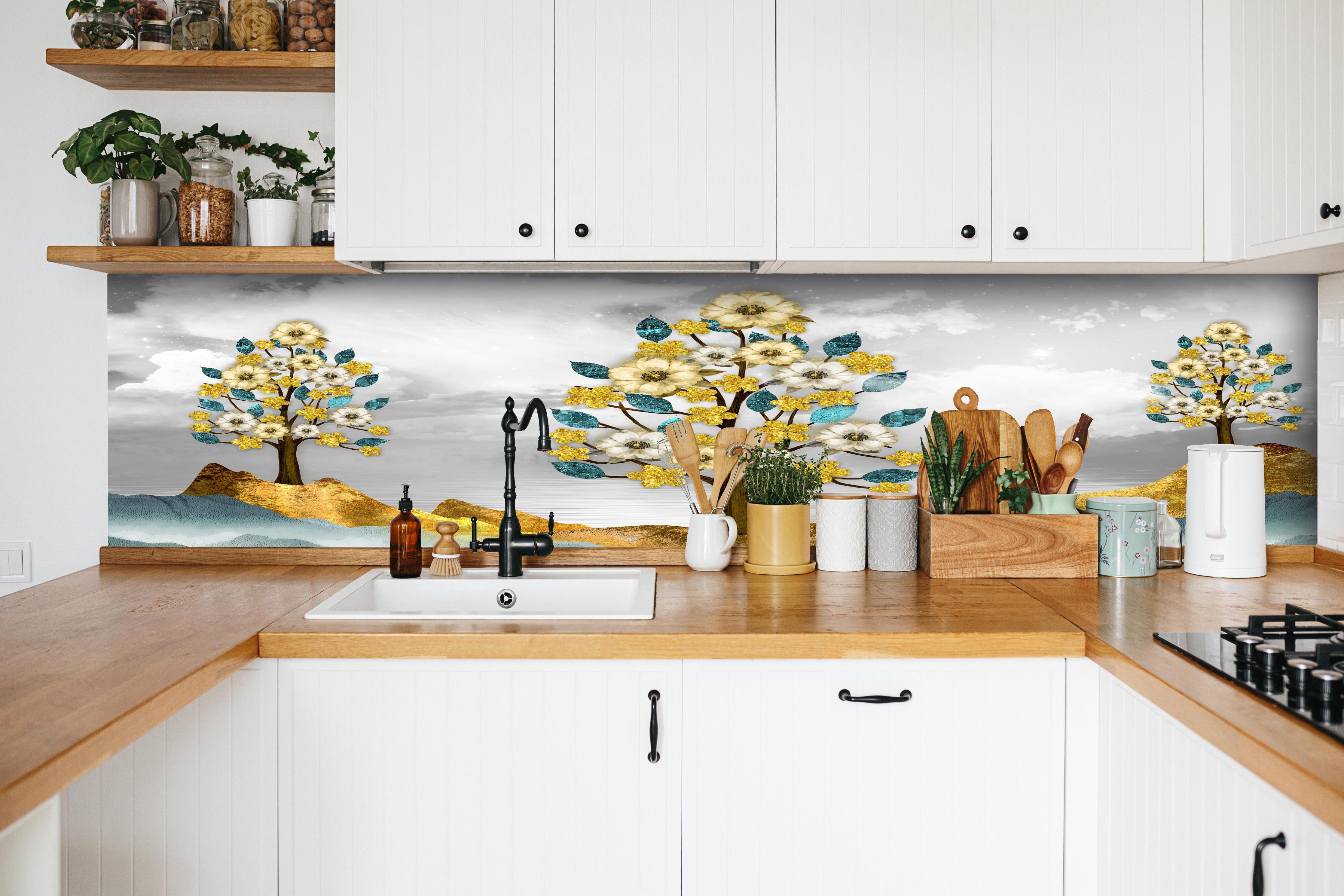 Küche - Florale Kunstmalerei - Natur hinter weißen Hochglanz-Küchenregalen und schwarzem Wasserhahn