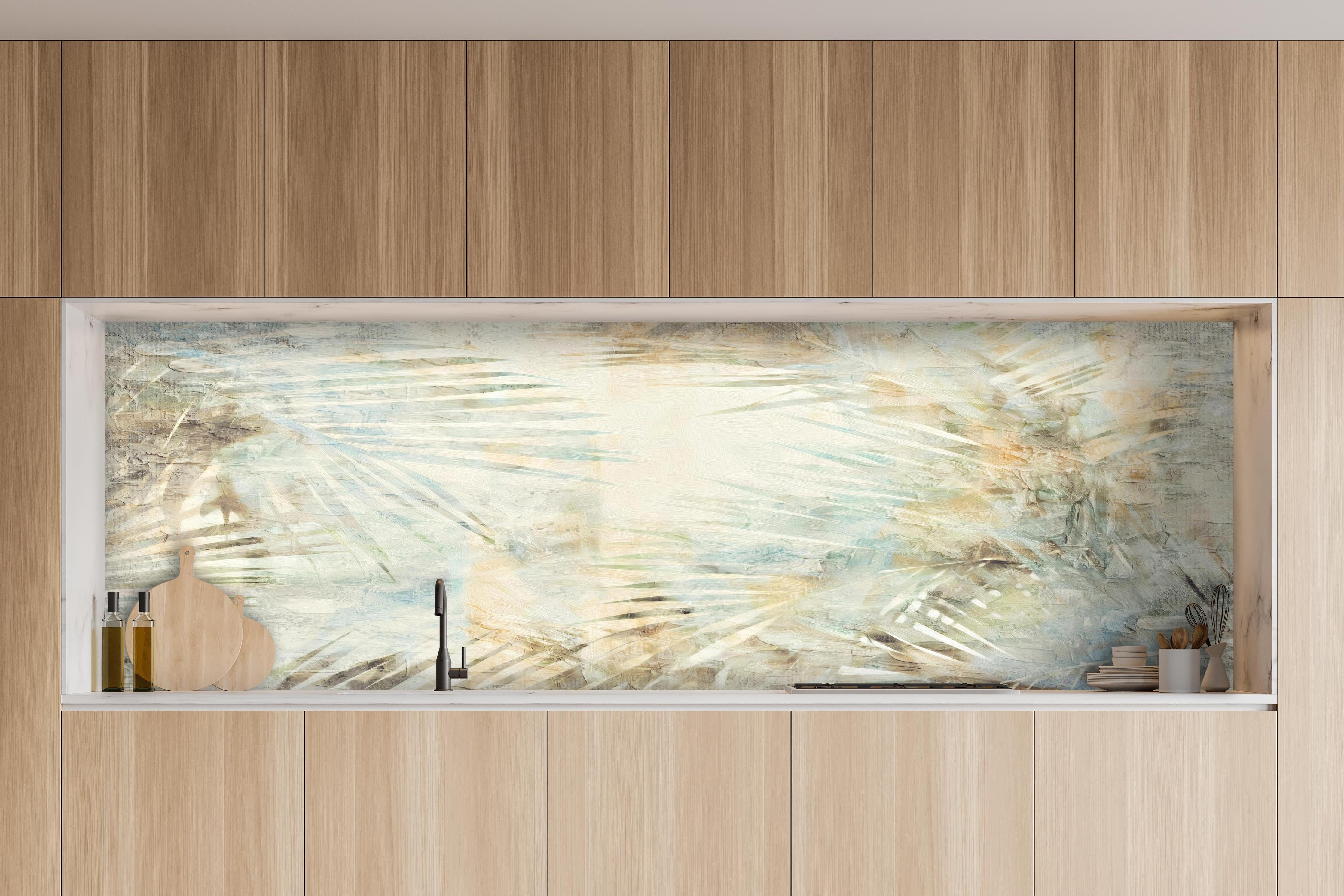 Küche - Florale Wand - Moderne Kunst hinter weißen Hochglanz-Küchenregalen und schwarzem Wasserhahn
