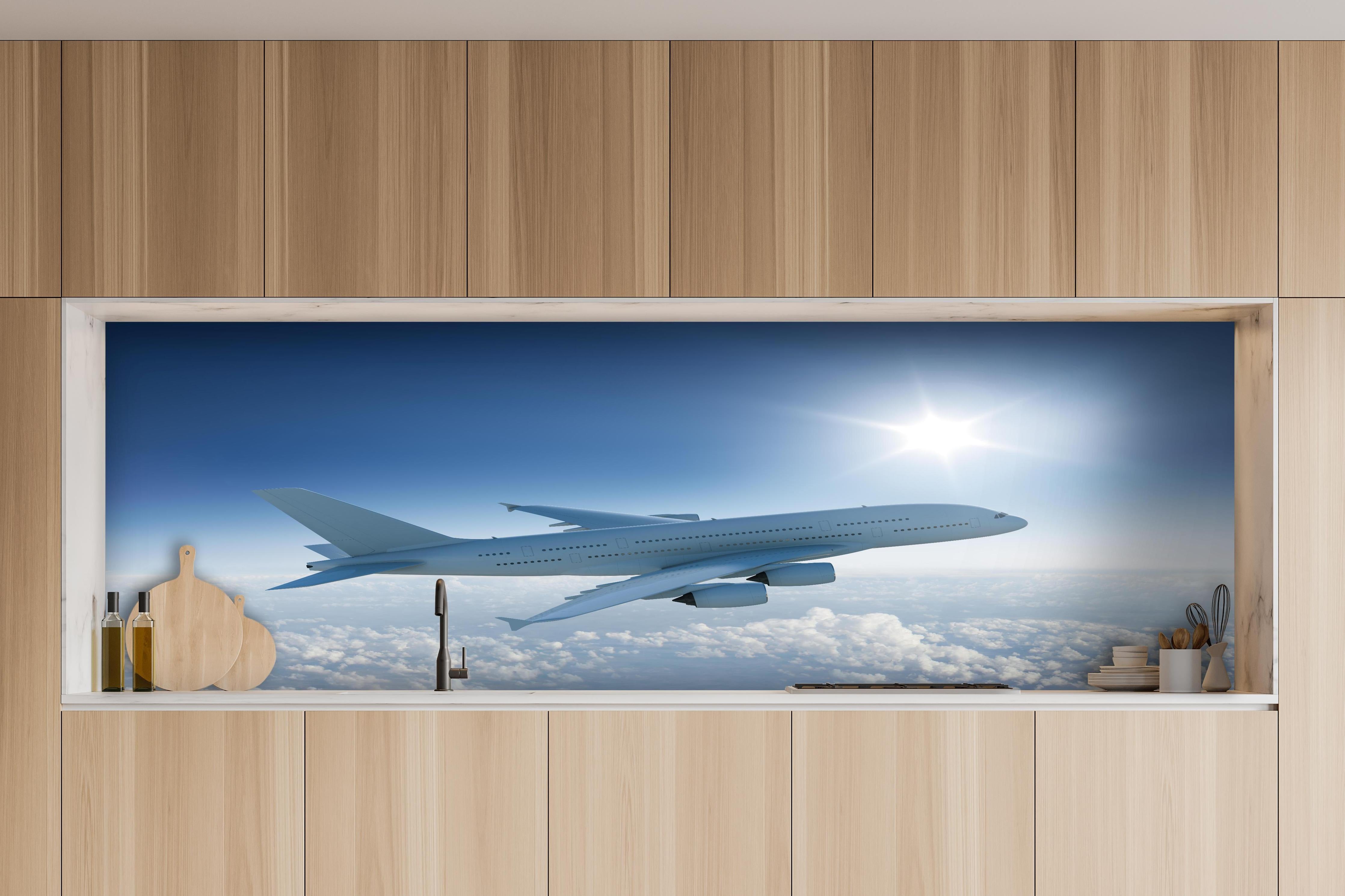 Küche - Flugzeug über weißen Wolken hinter weißen Hochglanz-Küchenregalen und schwarzem Wasserhahn