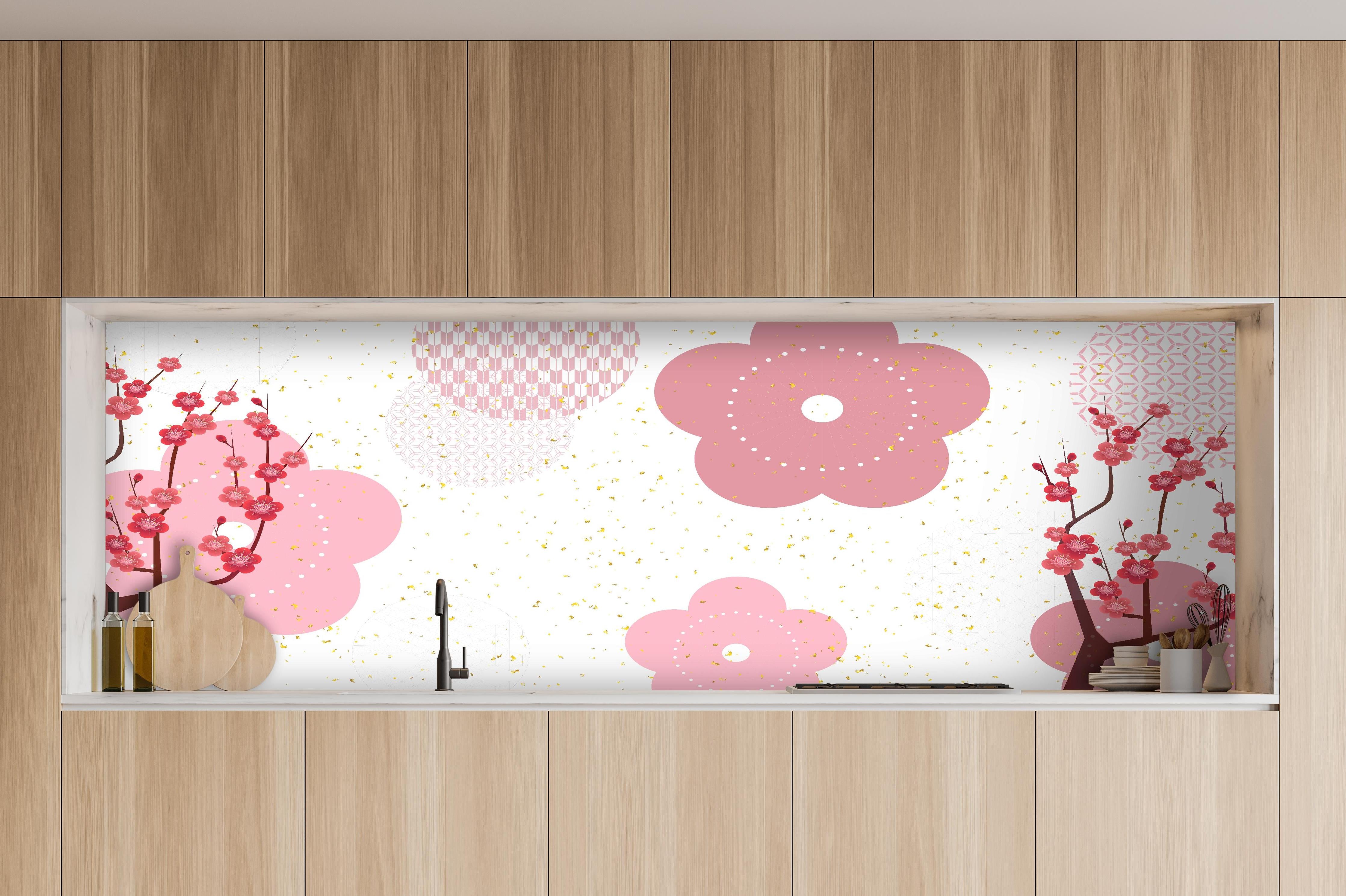 Küche - Frühlingshaftes Floral Muster in Rosa hinter weißen Hochglanz-Küchenregalen und schwarzem Wasserhahn