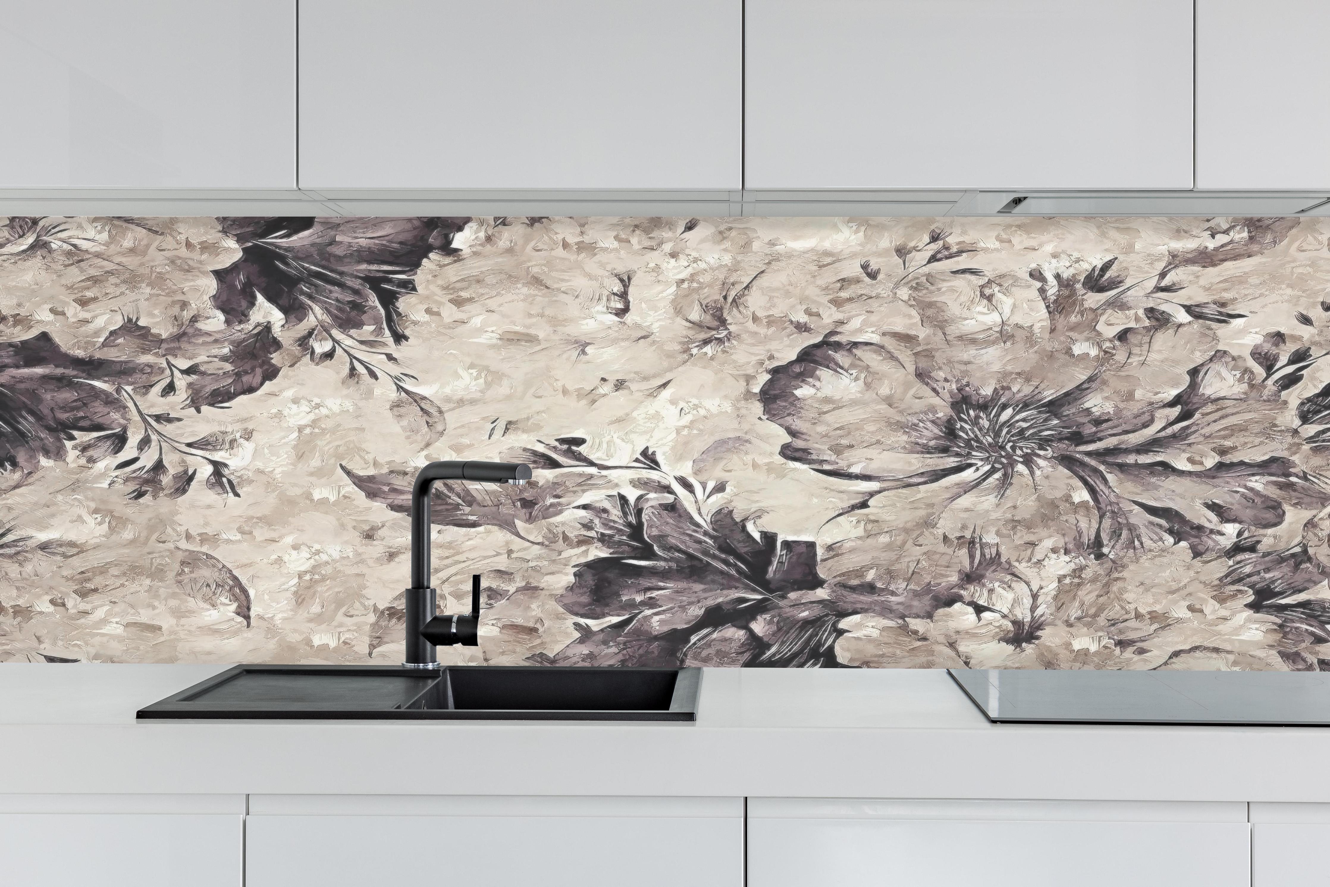 Küche - Gemälde - Büsche hinter weißen Hochglanz-Küchenregalen und schwarzem Wasserhahn