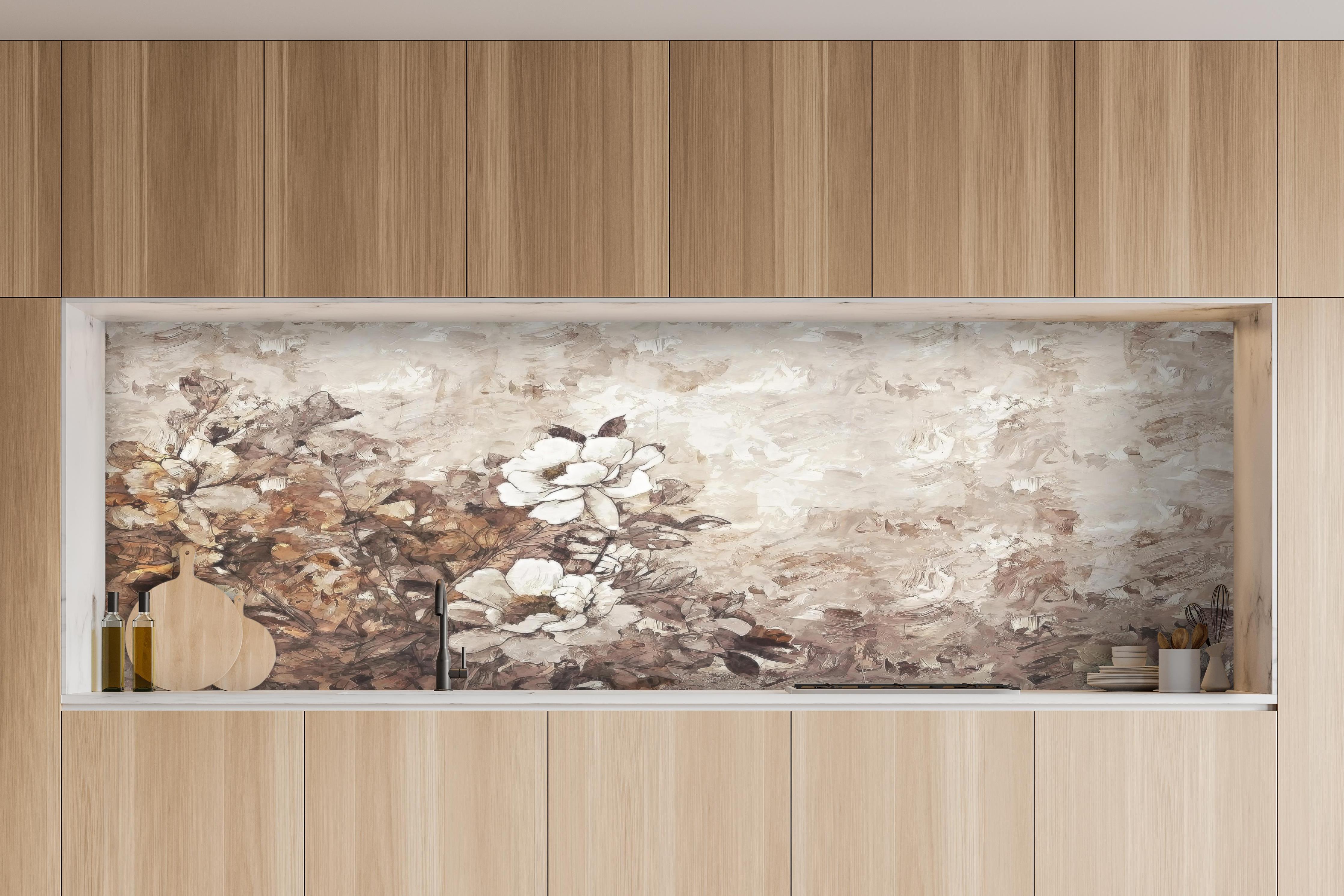 Küche - Gemälde . weiße Blüten hinter weißen Hochglanz-Küchenregalen und schwarzem Wasserhahn