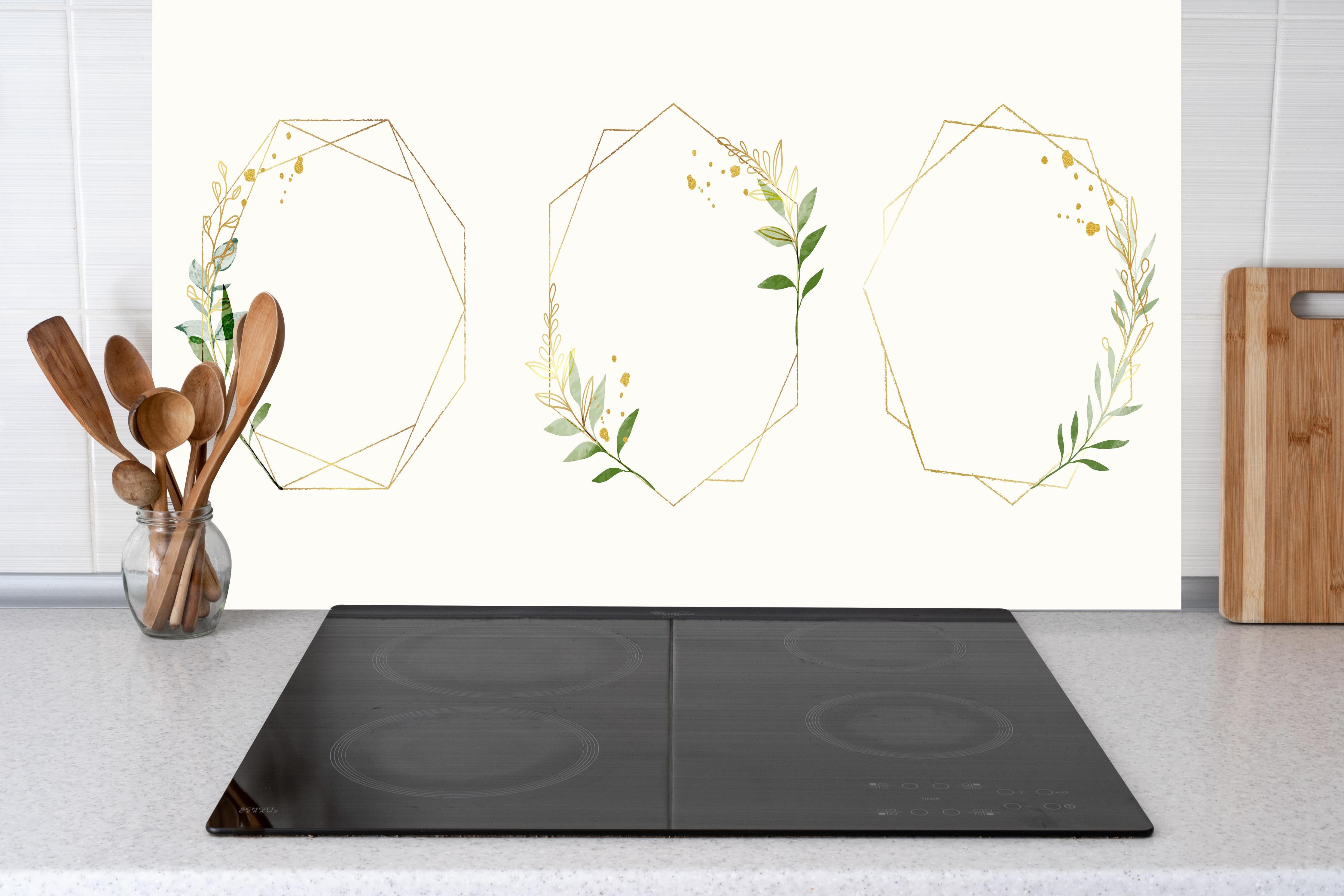 Küche - Geometrische Hexagon Blumenrahmen Illustrationen hinter weißen Hochglanz-Küchenregalen und schwarzem Wasserhahn