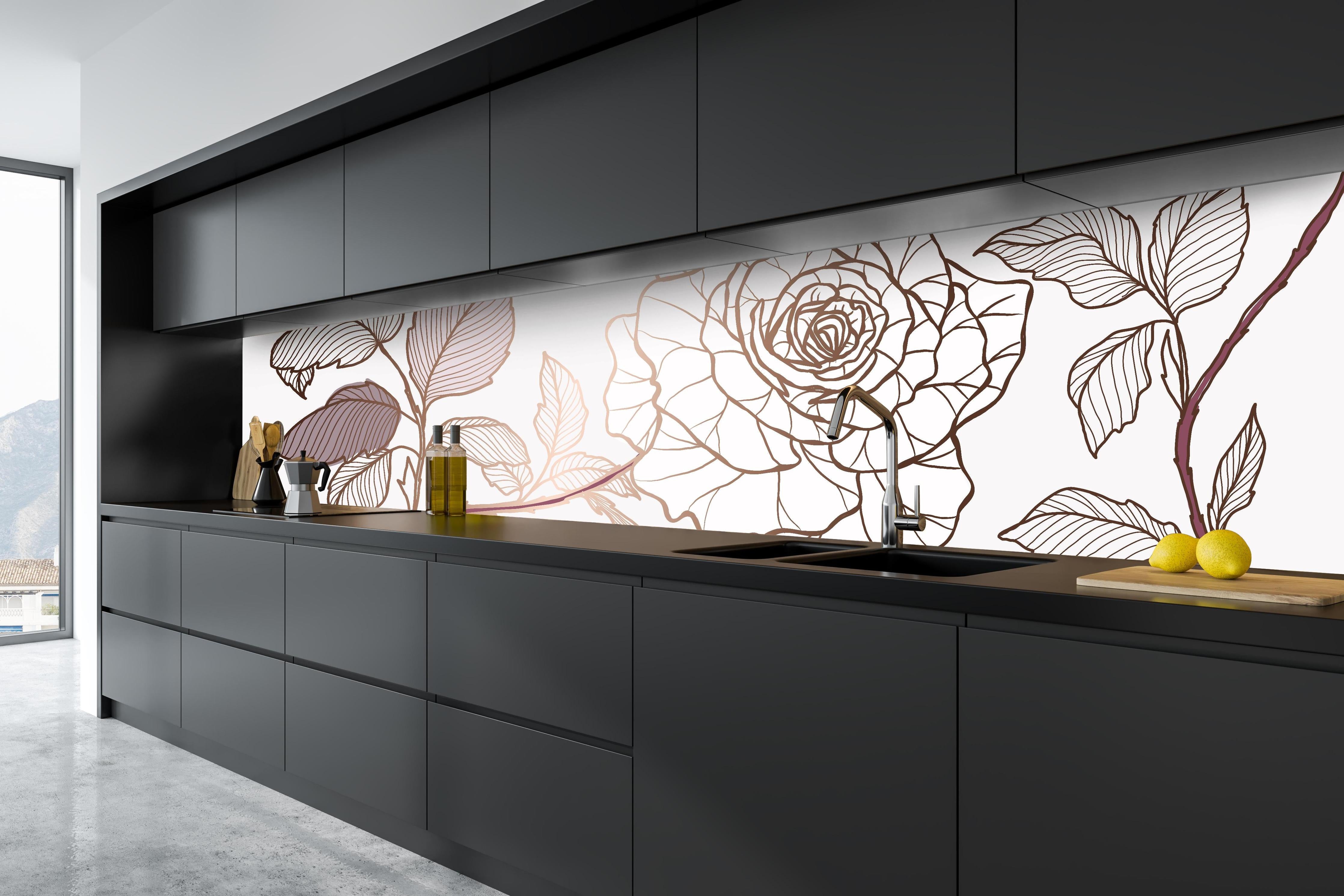 Küche - Gezeichnete Sepia Rose mit Linienkunst hinter weißen Hochglanz-Küchenregalen und schwarzem Wasserhahn