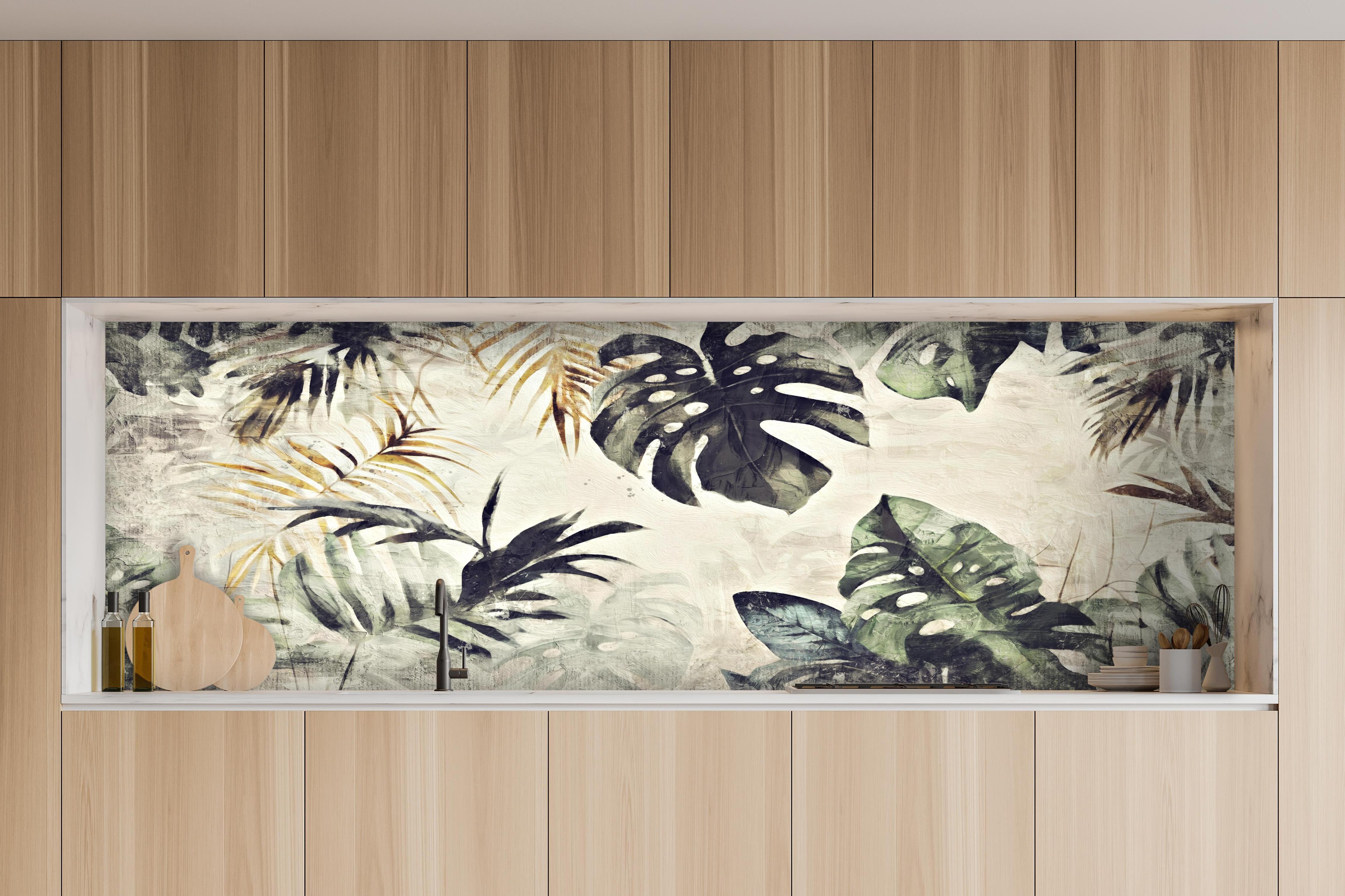 Küche - Gräuliche Pflanzen - Floral hinter weißen Hochglanz-Küchenregalen und schwarzem Wasserhahn