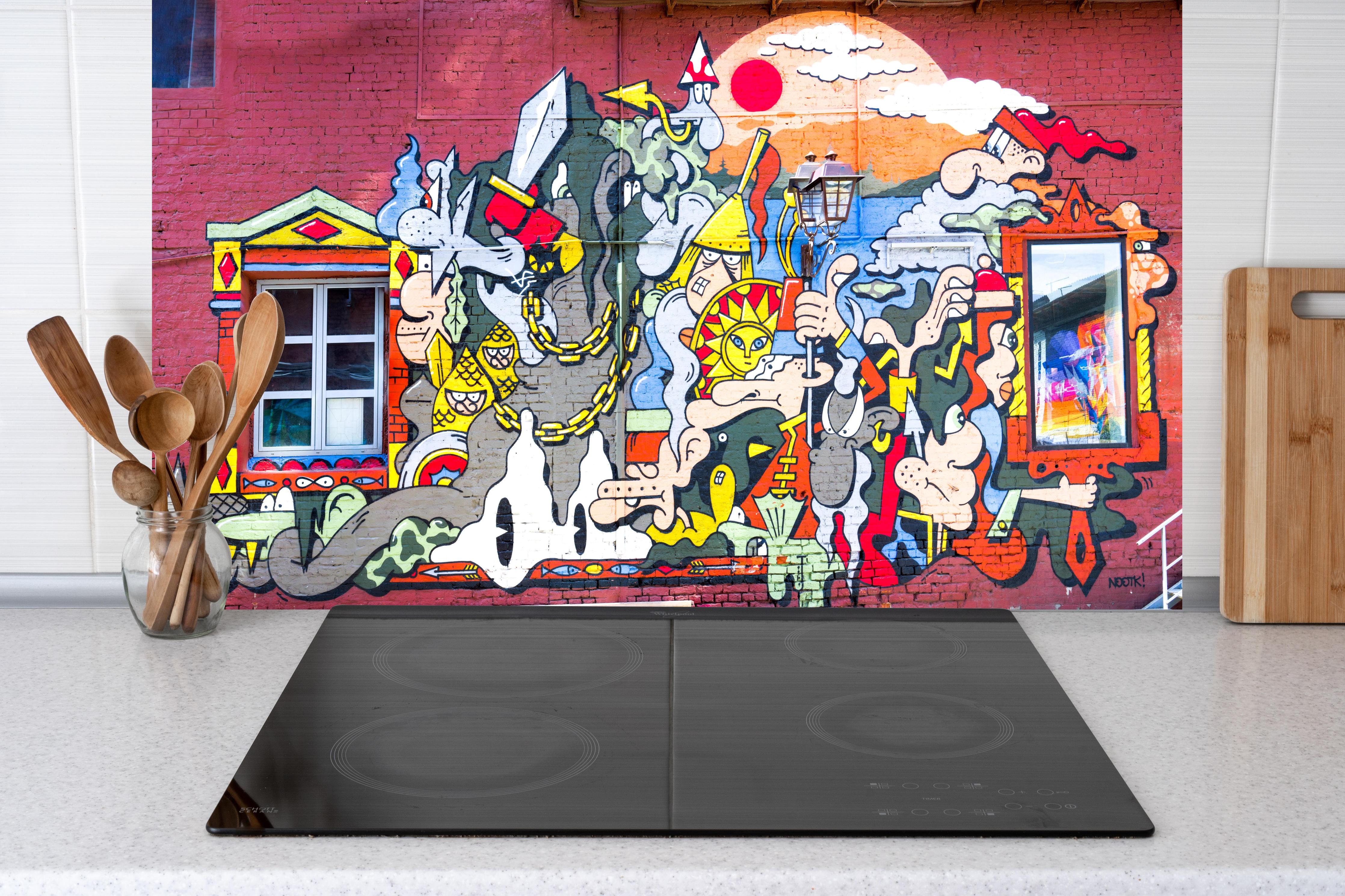 Küche - Graffiti Wand - Urban Streetstyle hinter weißen Hochglanz-Küchenregalen und schwarzem Wasserhahn