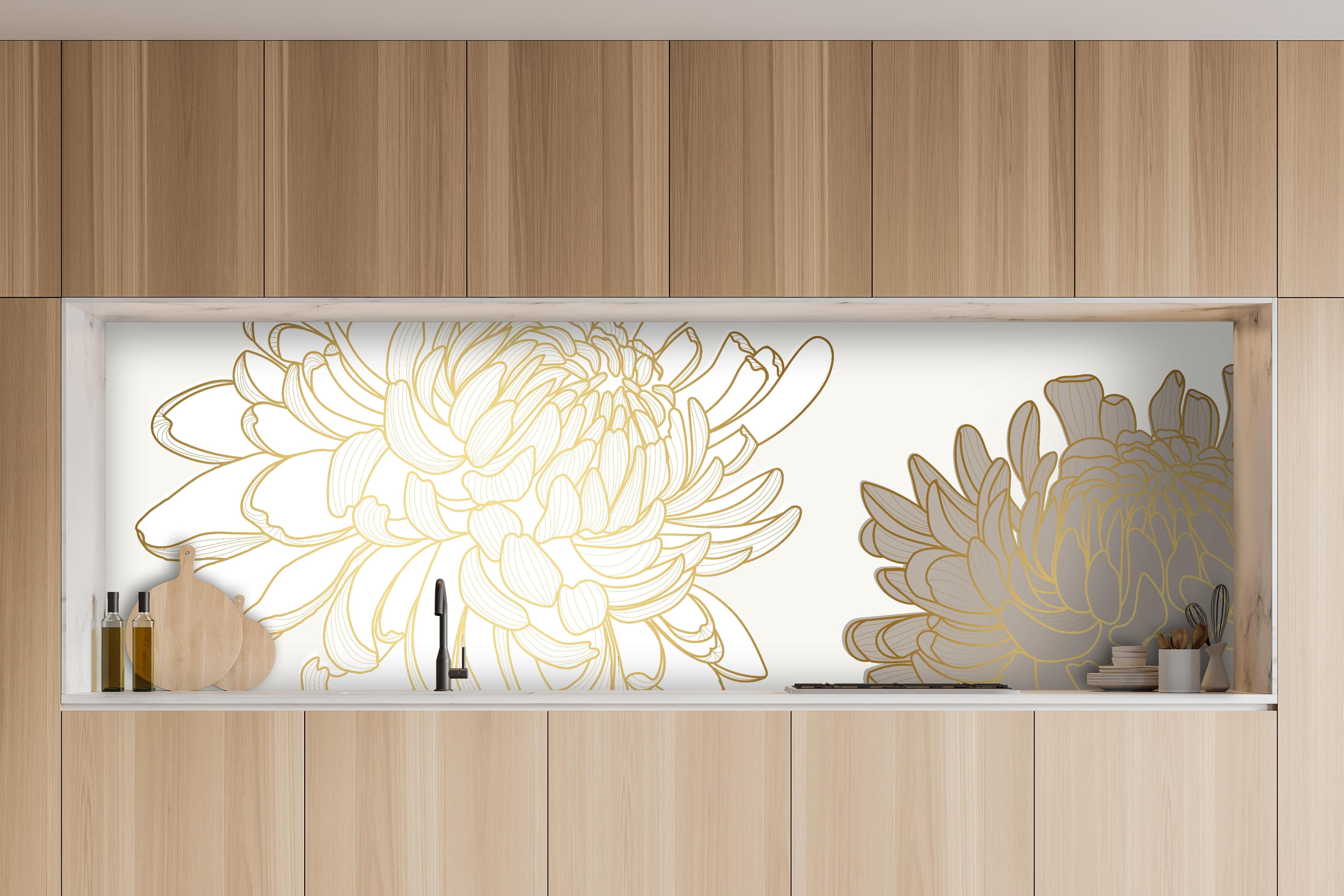 Küche - Illustrative Chrysantheme in Weiß-Beige hinter weißen Hochglanz-Küchenregalen und schwarzem Wasserhahn