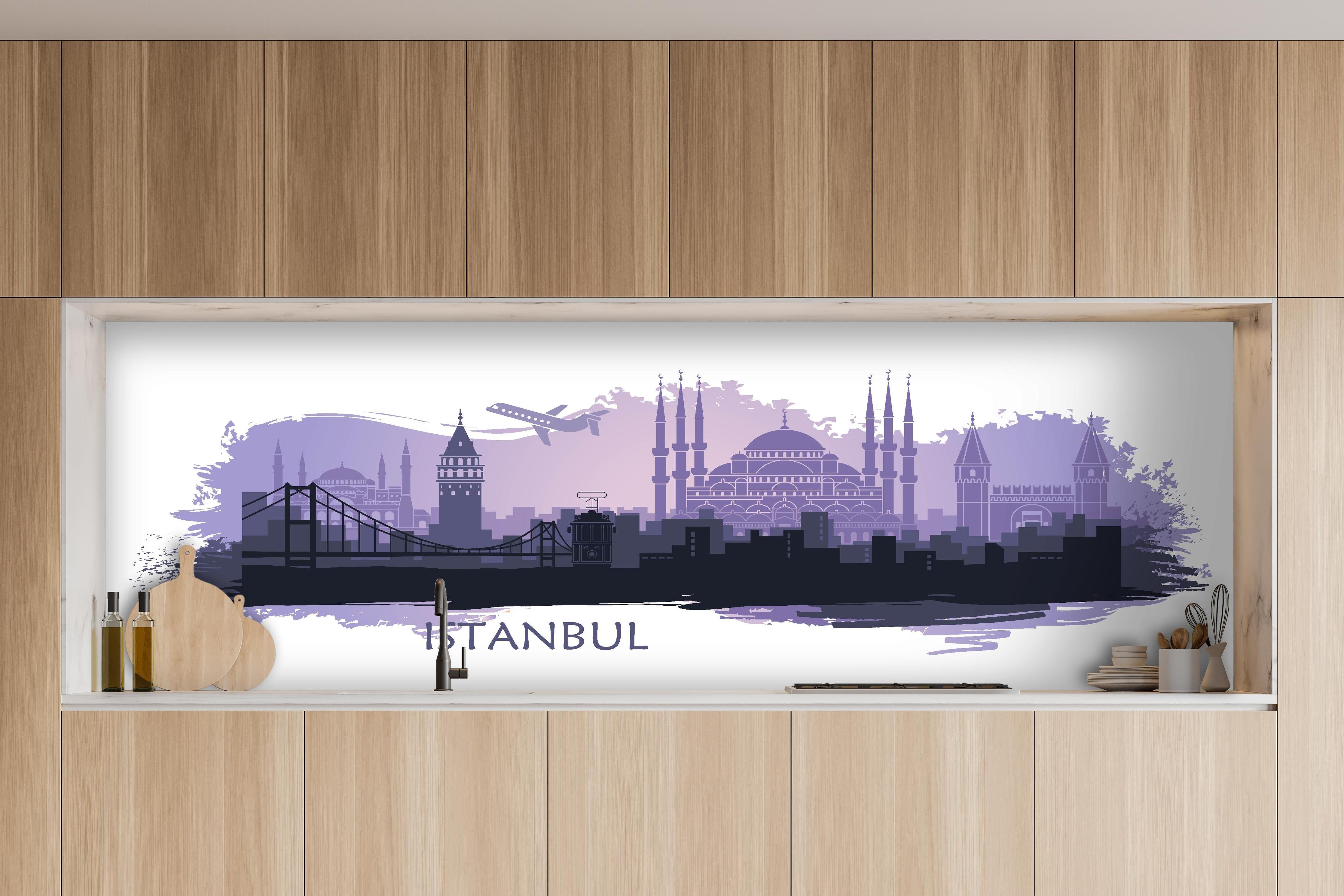 Küche - Istanbul Stadtsilhouette bei Dämmerung hinter weißen Hochglanz-Küchenregalen und schwarzem Wasserhahn