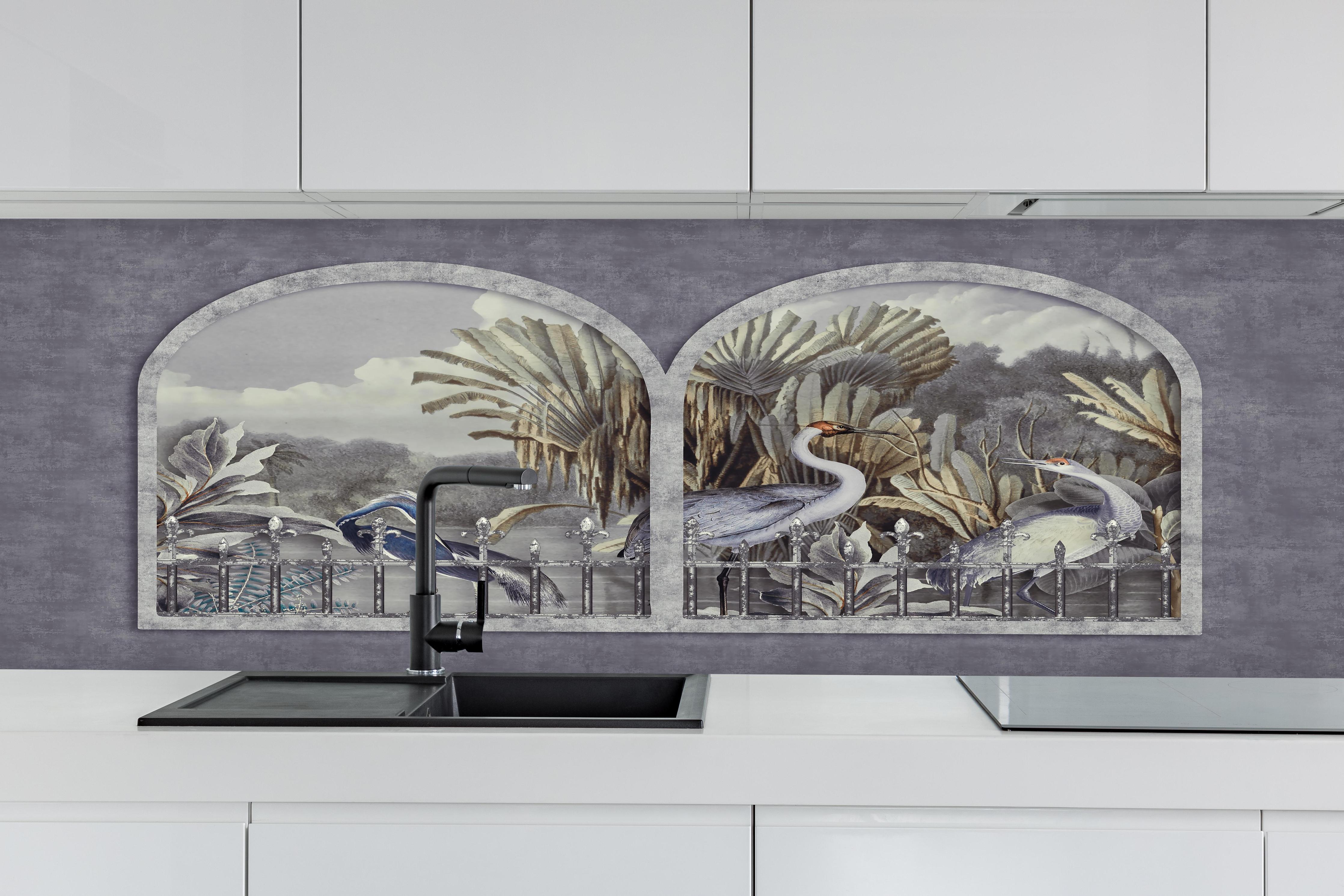 Küche - Kranich Gemälde - Tropisch hinter weißen Hochglanz-Küchenregalen und schwarzem Wasserhahn