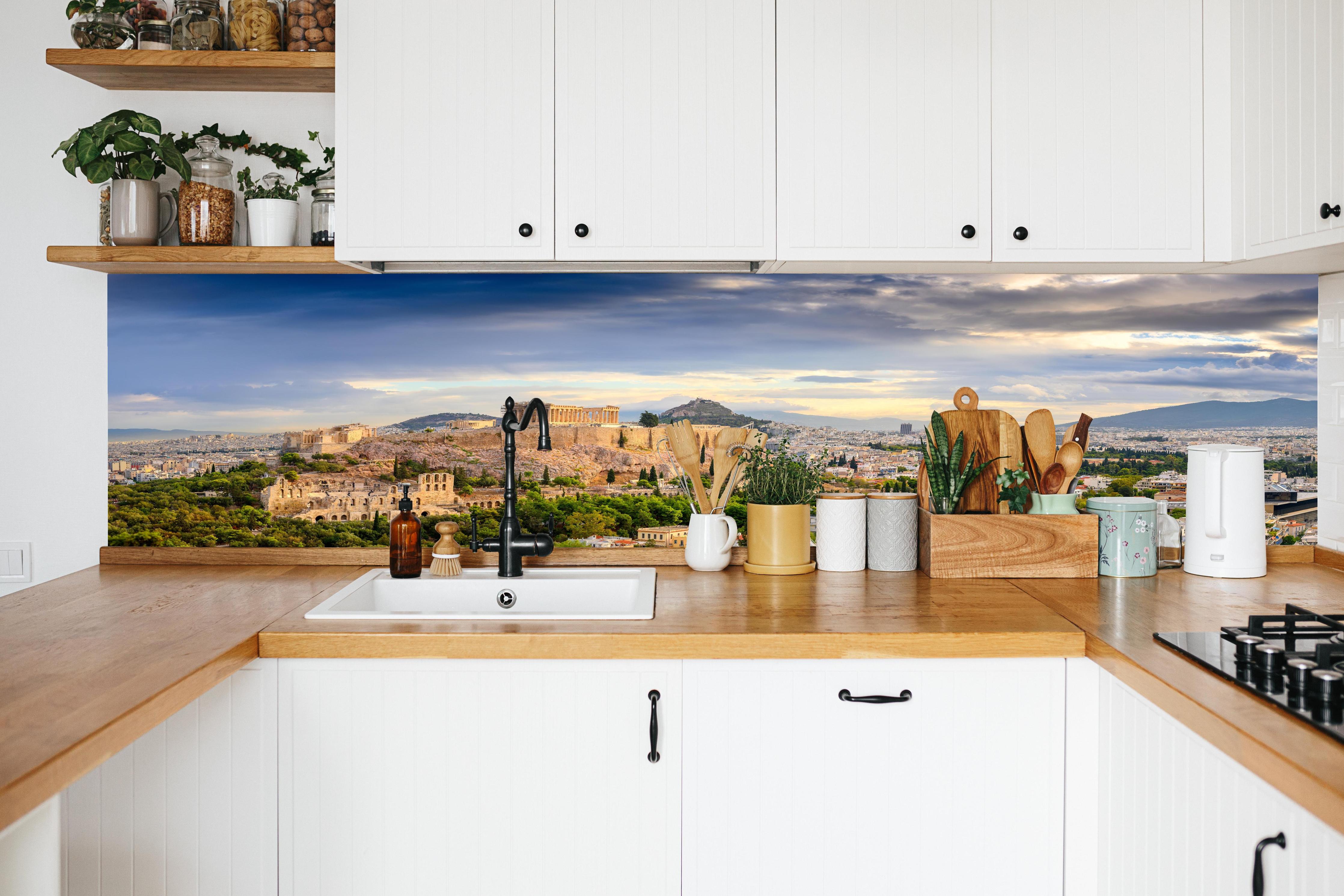 Küche - Akropolis Athen Panorama in weißer Küche hinter Gewürzen und Kochlöffeln aus Holz